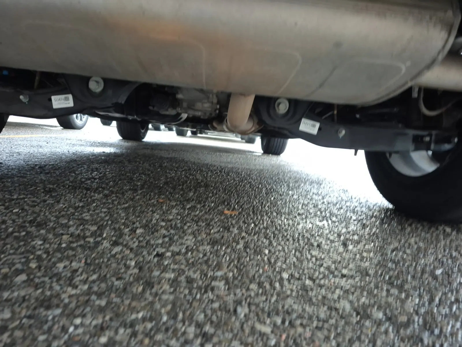 Undercarriage - Rear Photo