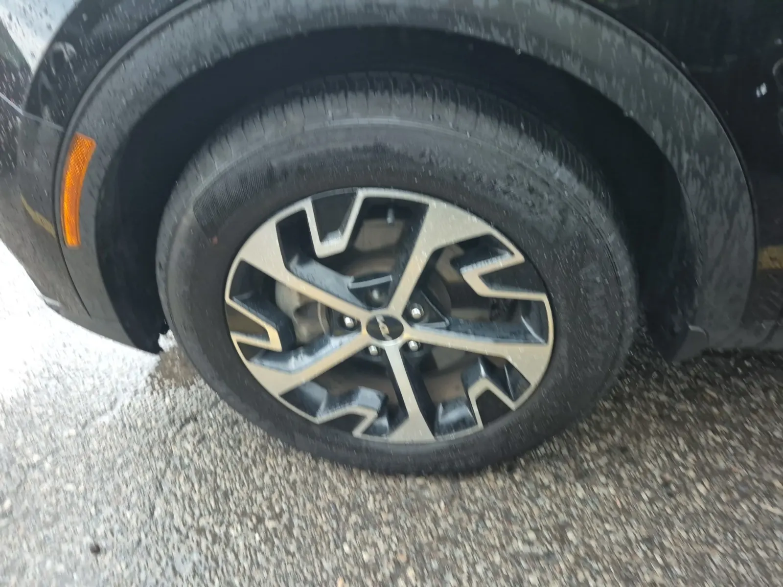 Front driver wheel/tire photo