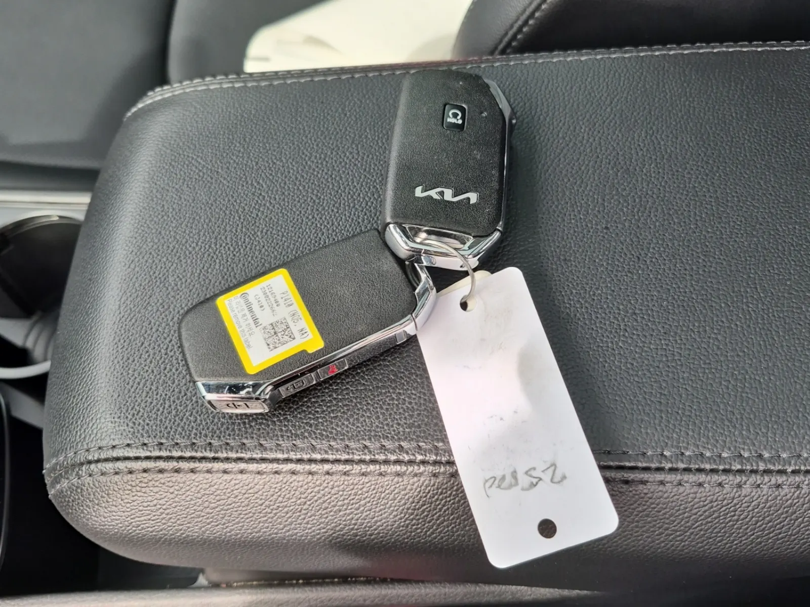 Keys/Fobs/Manual Photo