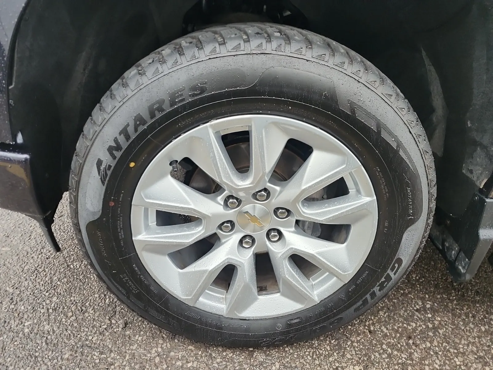 Front driver wheel/tire photo