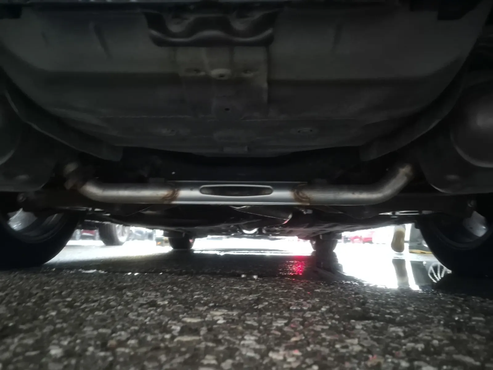 Undercarriage - Rear Photo