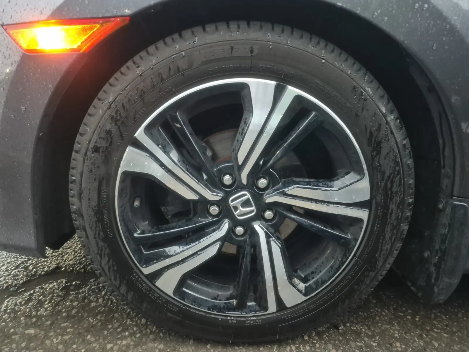 Front driver wheel/tire photo