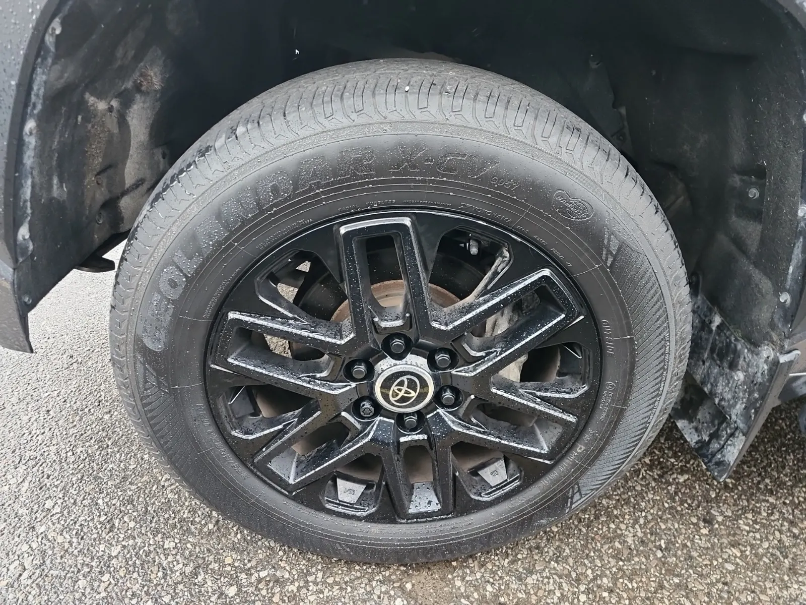 Front driver wheel/tire photo