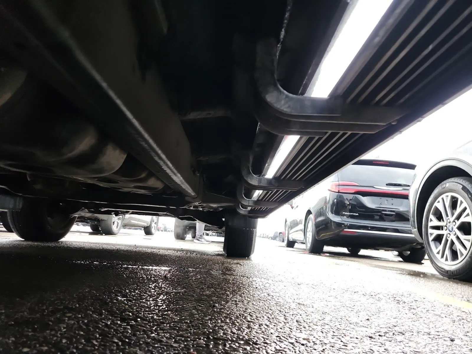 Undercarriage - Passenger Photo