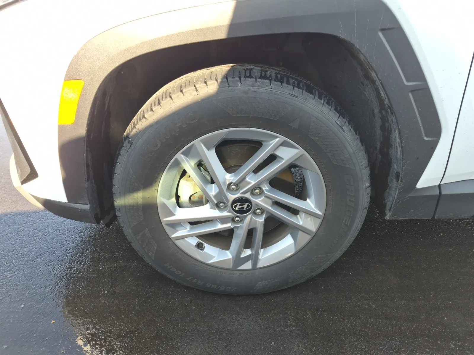 Front driver wheel/tire photo