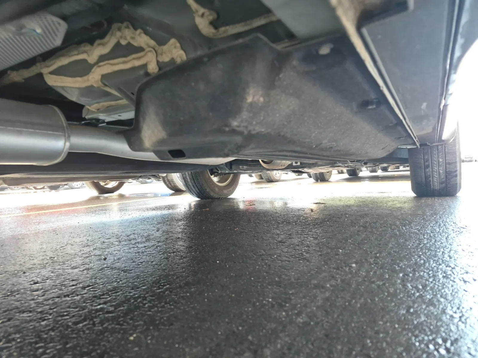 Undercarriage - Passenger Photo