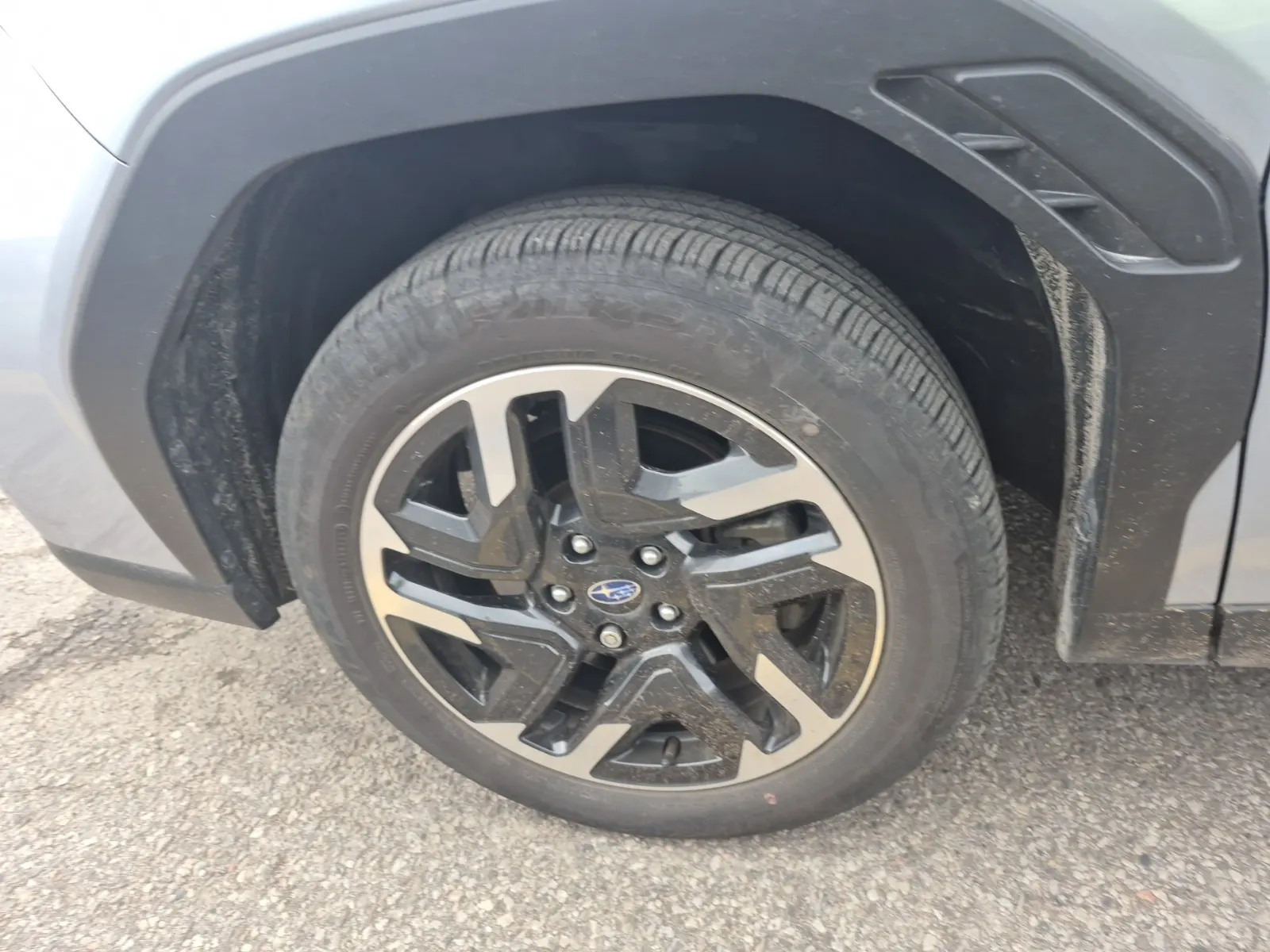 Front driver wheel/tire photo