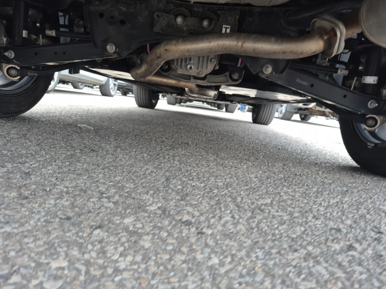 Undercarriage - Rear Photo