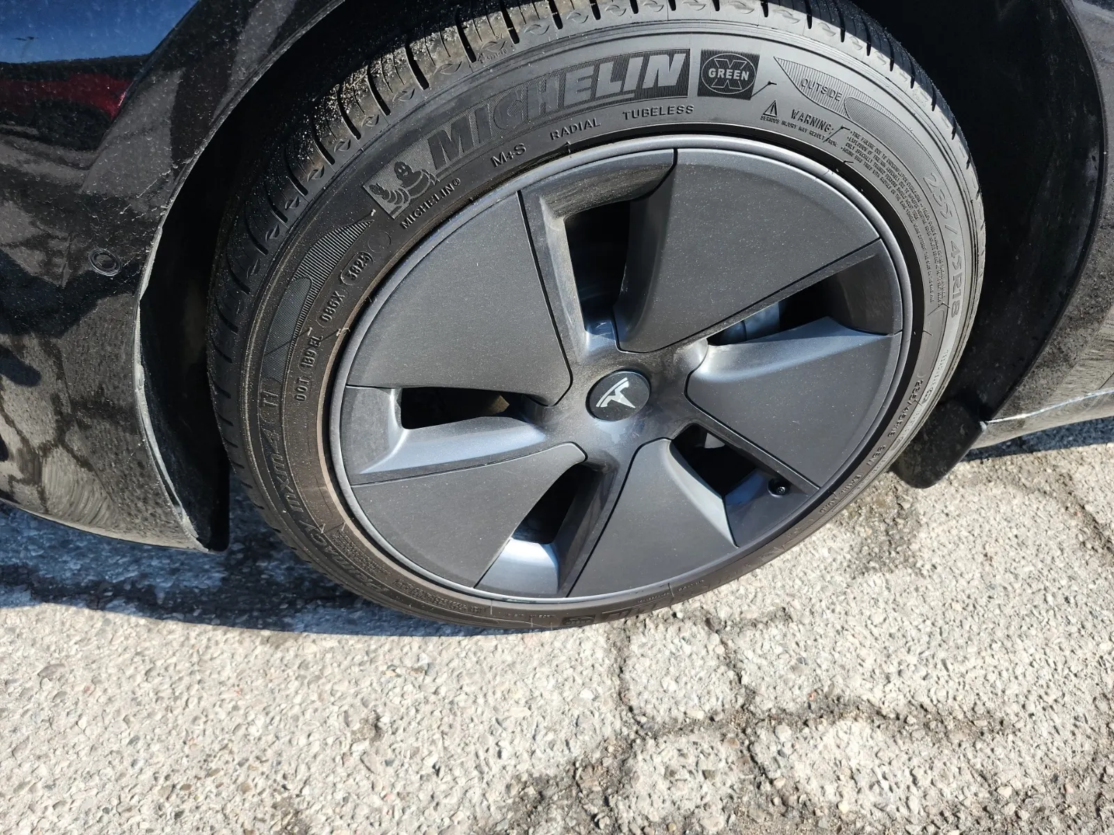 Front driver wheel/tire photo