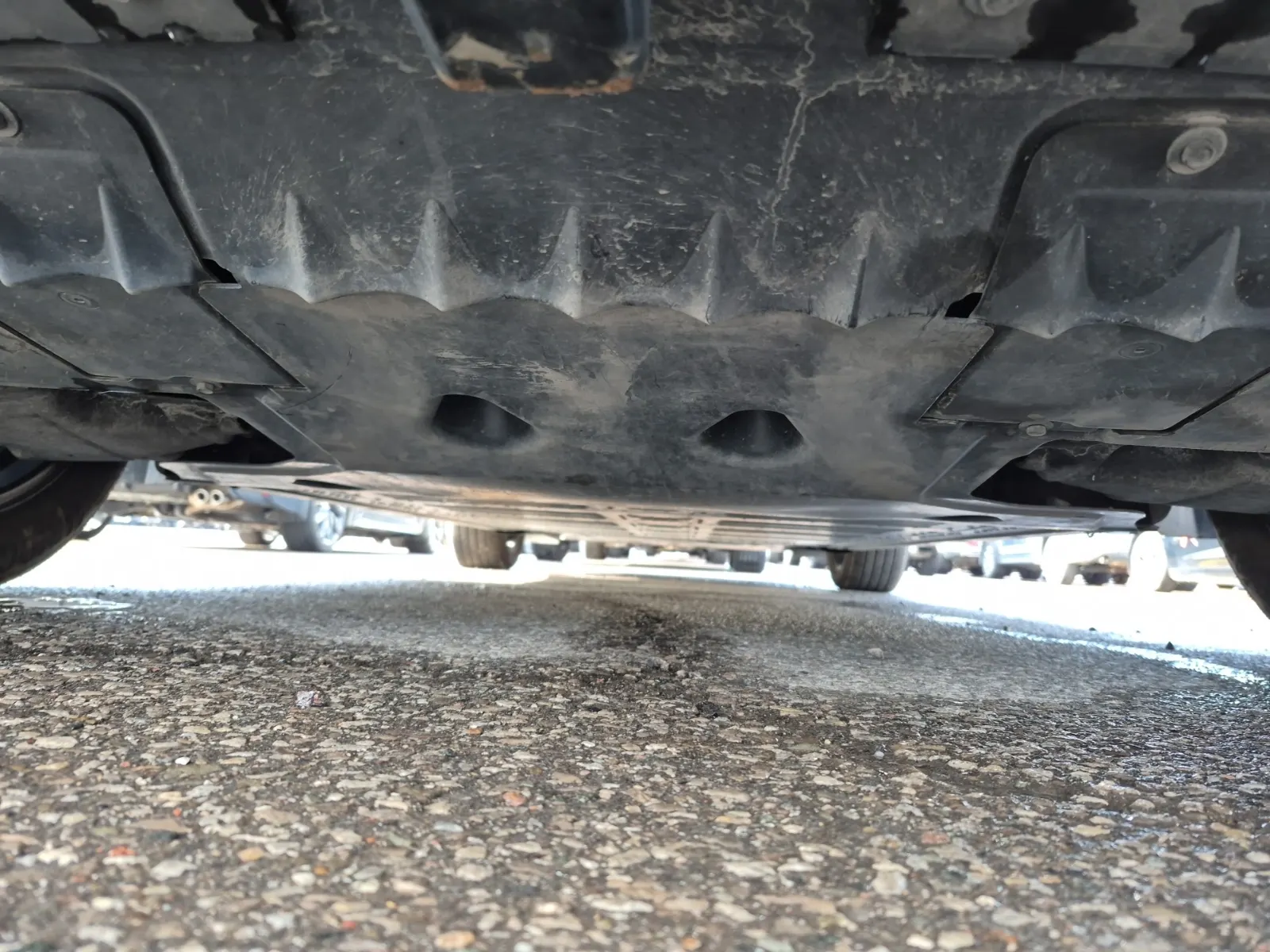 Undercarriage - Rear Photo