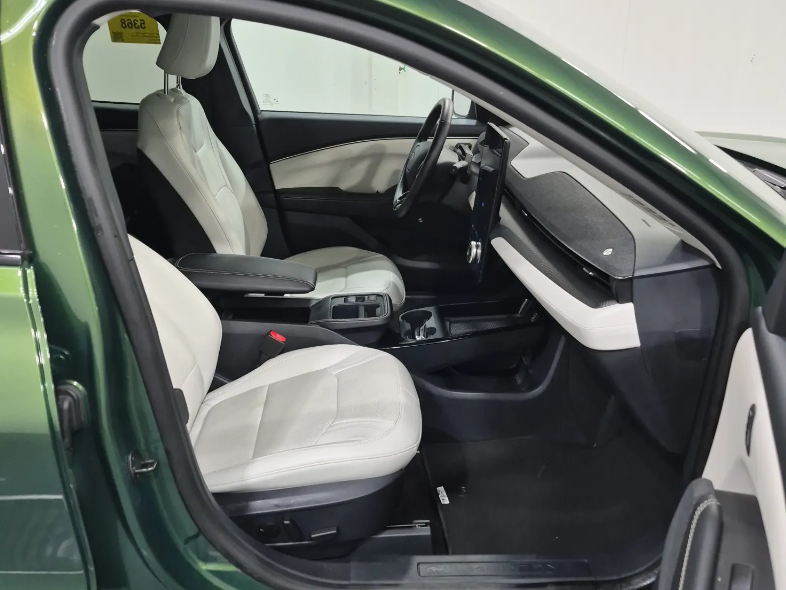 Right Side Interior Photo