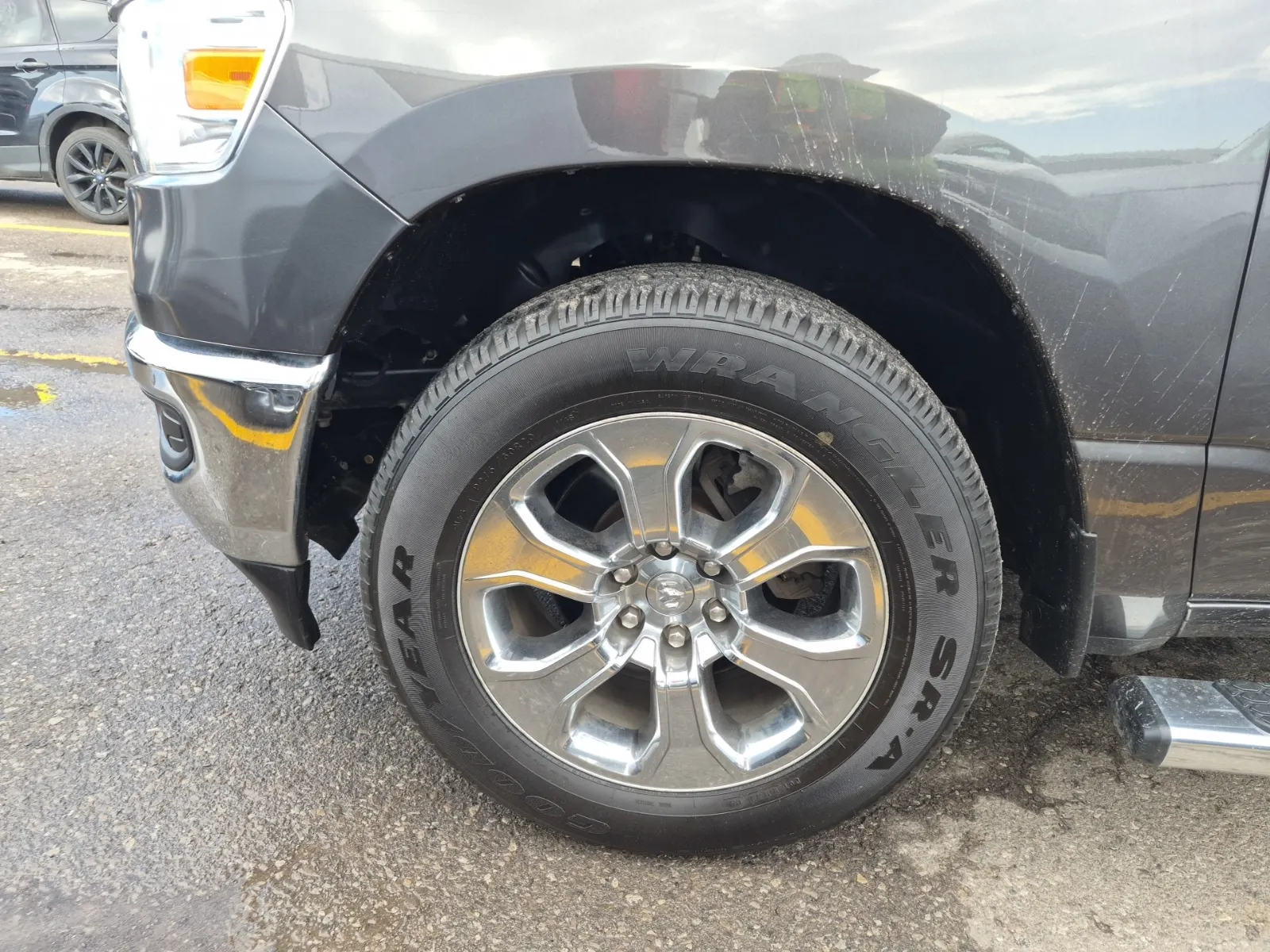 Front driver wheel/tire photo