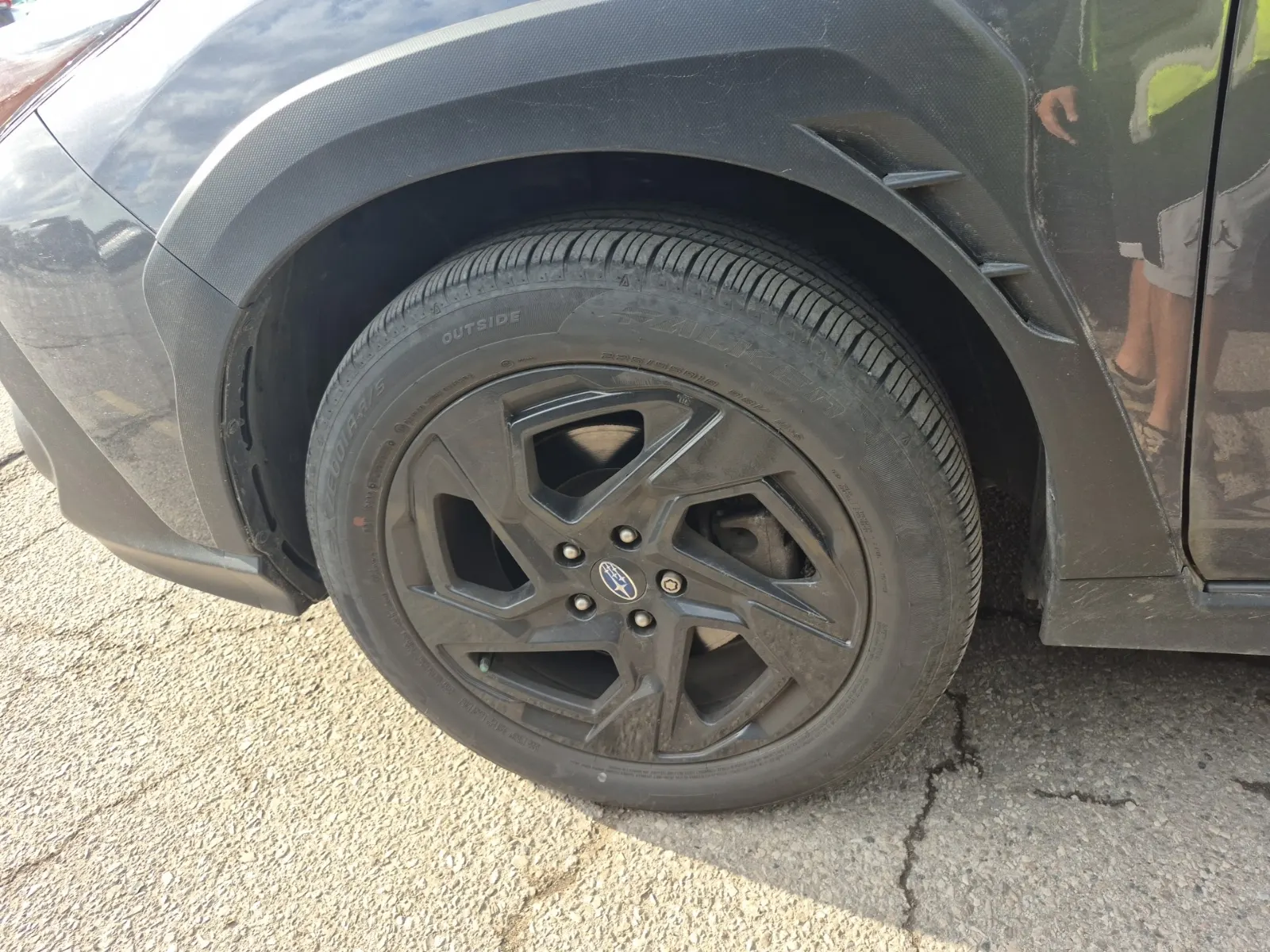 Front driver wheel/tire photo