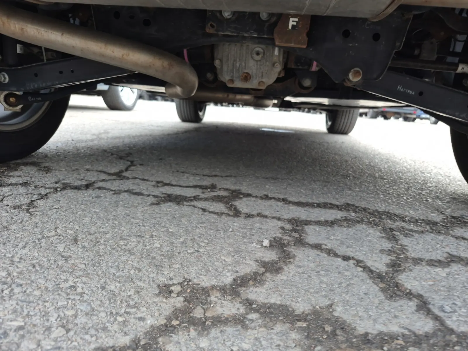 Undercarriage - Rear Photo