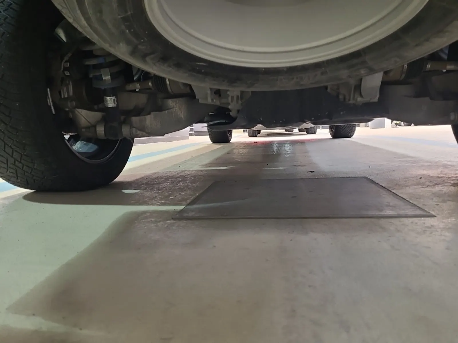 Undercarriage - Rear Photo