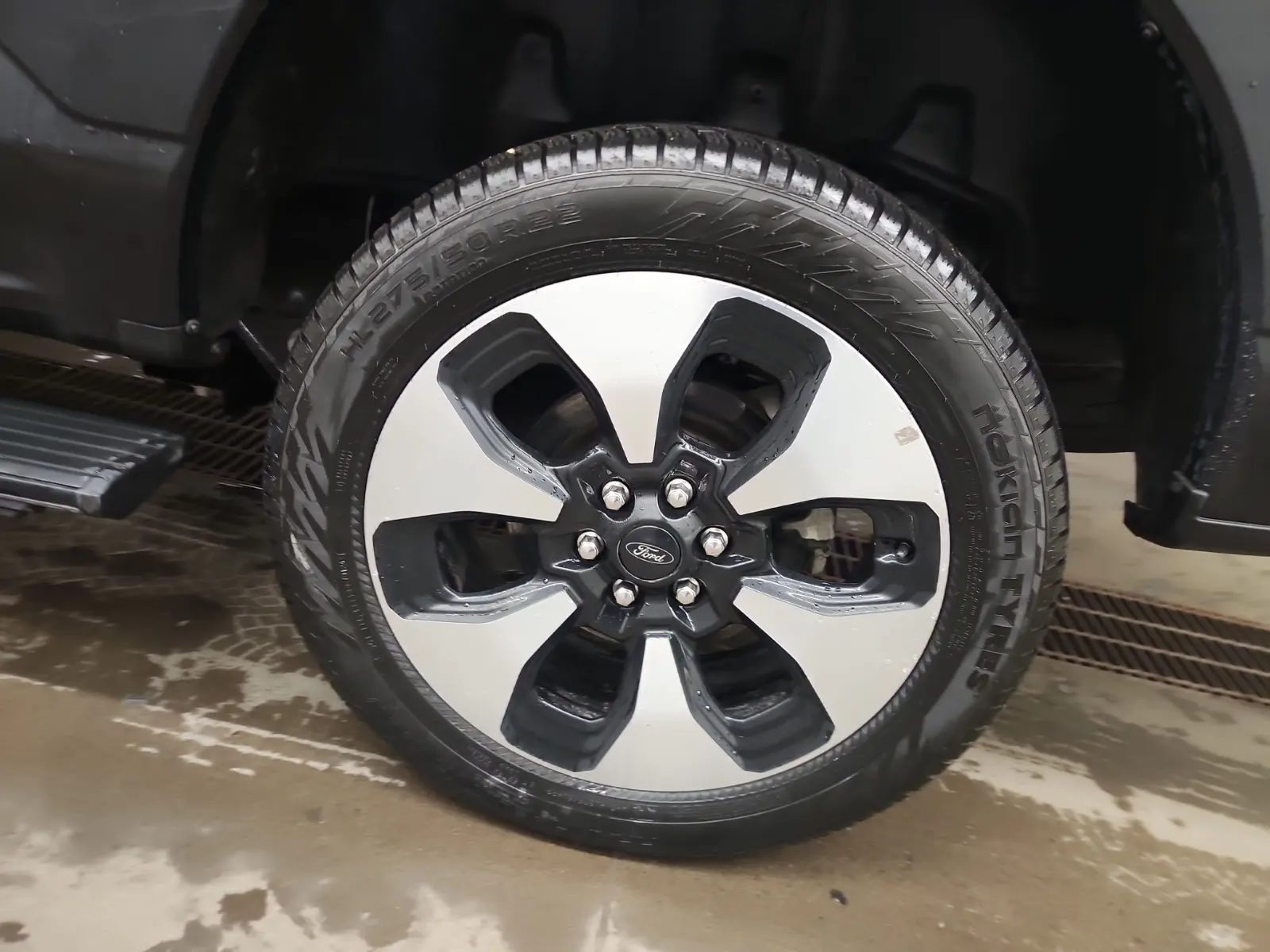 Left Rear Wheel/Tire Photo