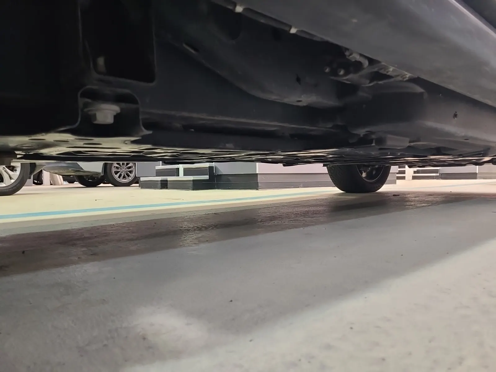 Undercarriage - Passenger Photo
