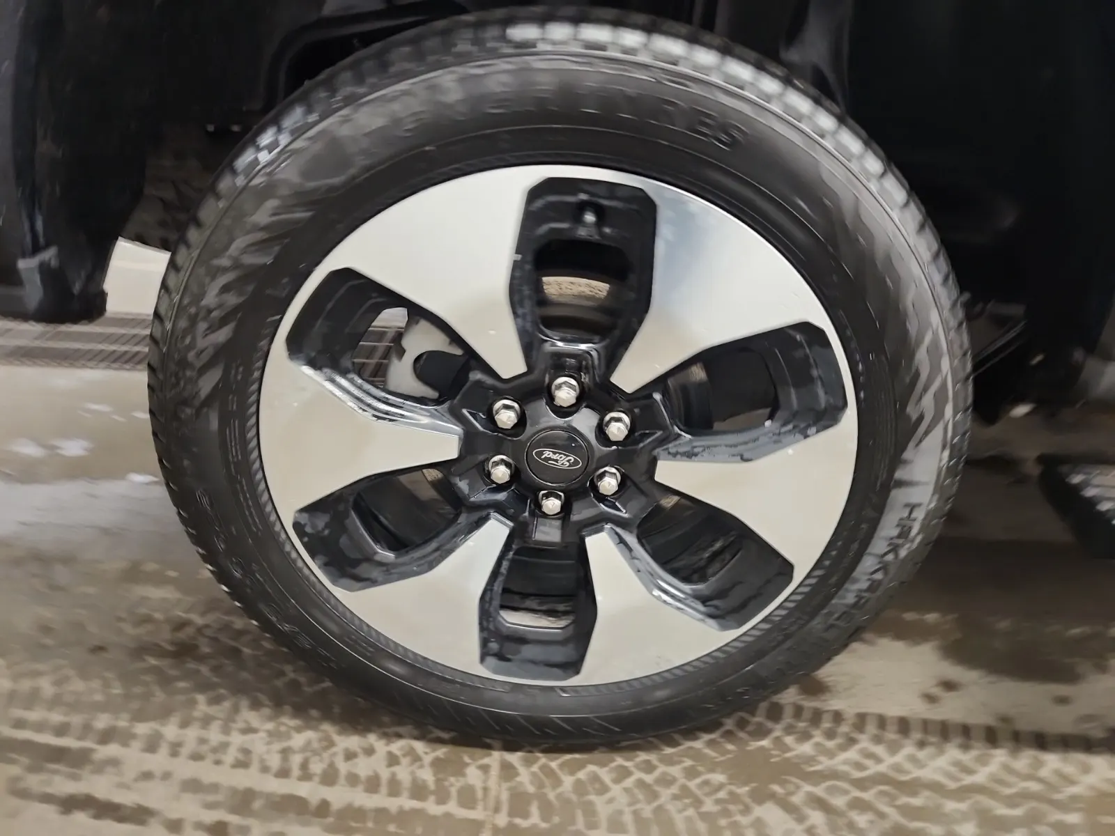 Right Rear Wheel/Tire Photo