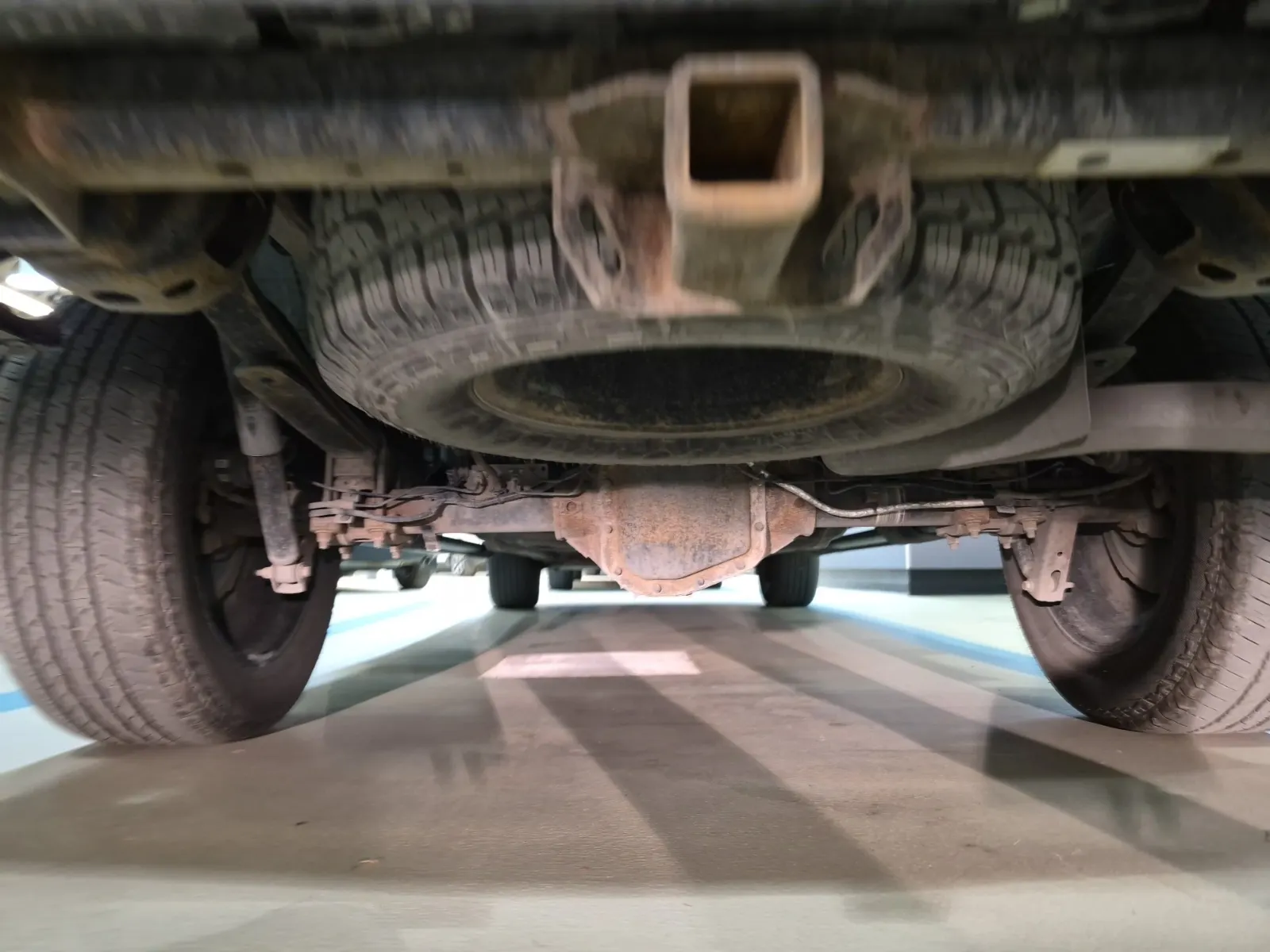 Undercarriage - Rear Photo