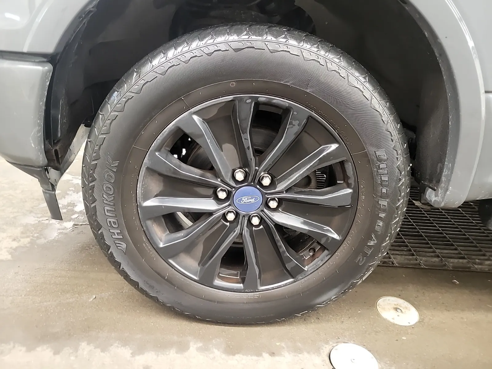 Front driver wheel/tire photo