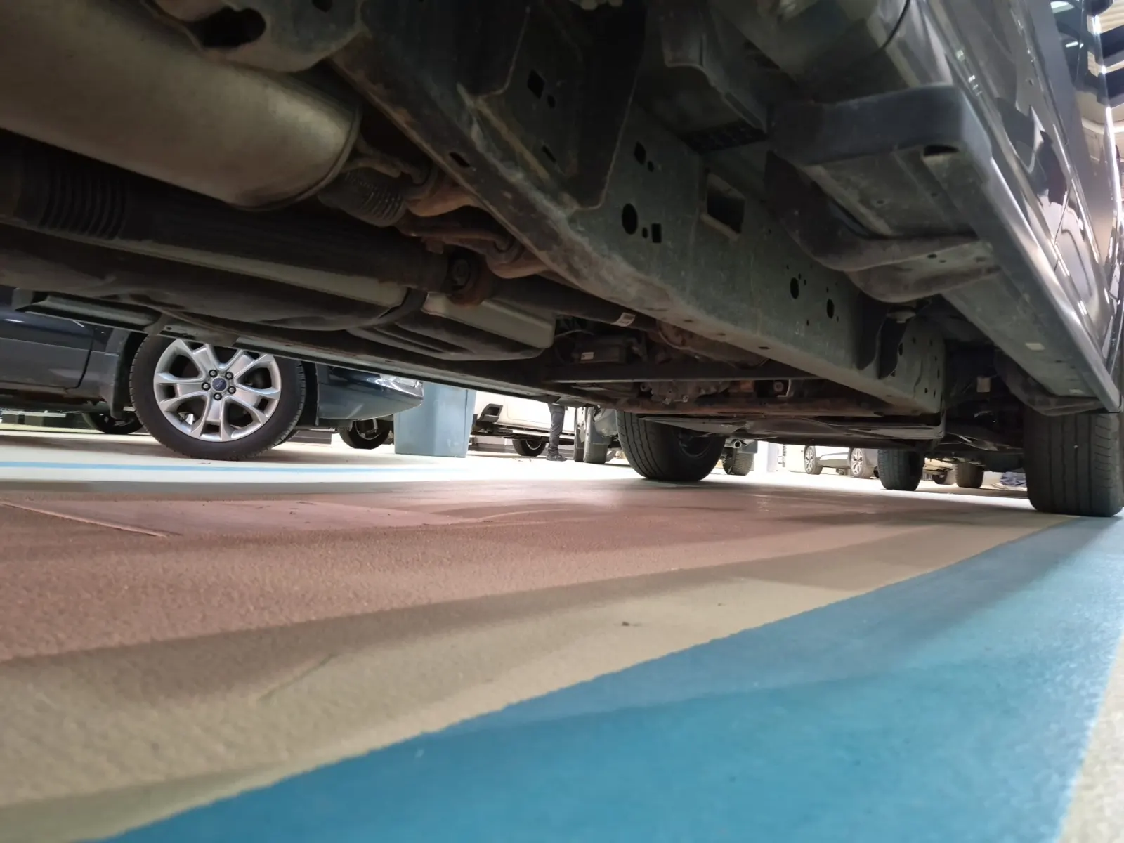 Undercarriage - Passenger Photo