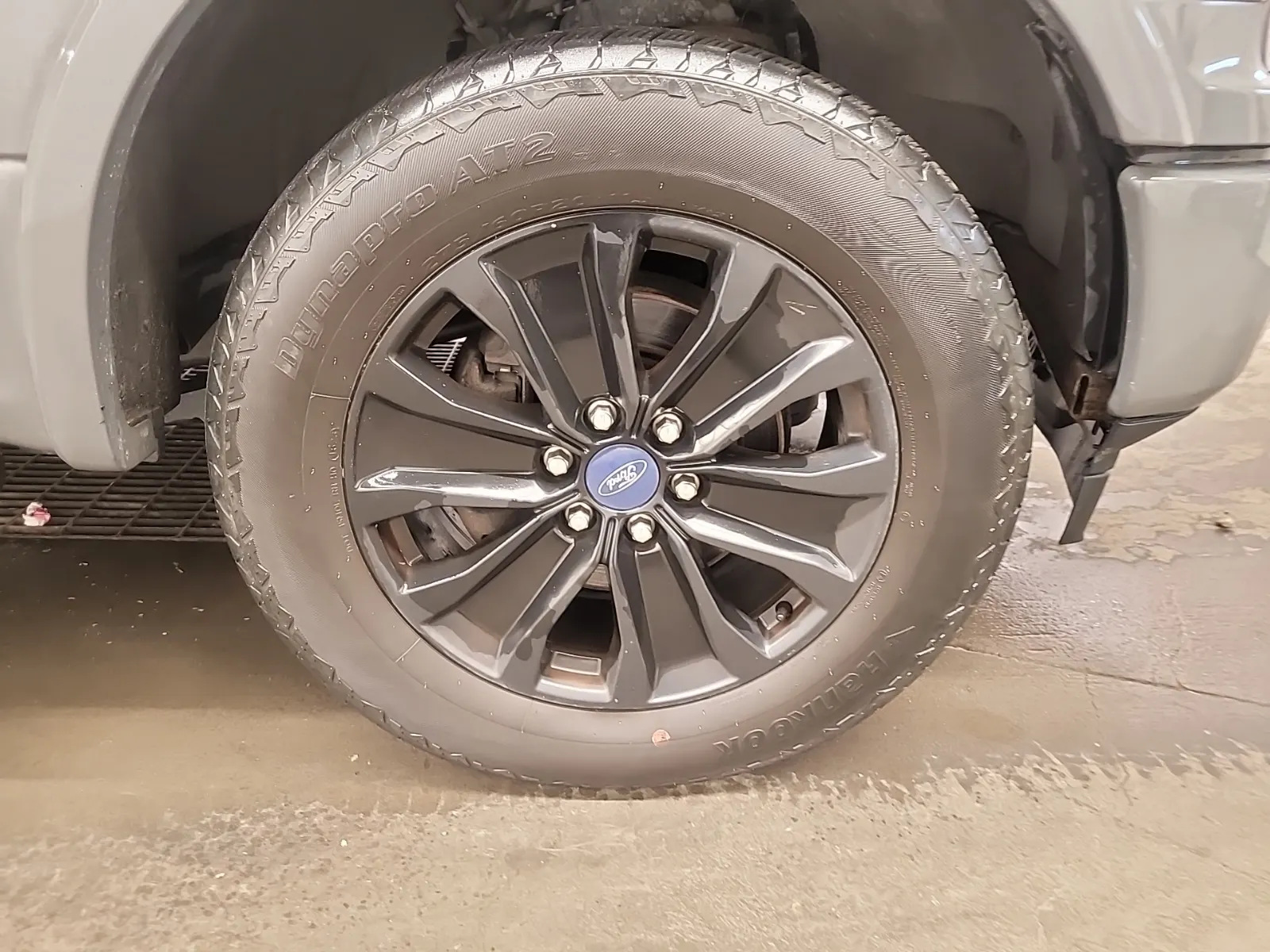 Right Front Wheel/Tire Photo