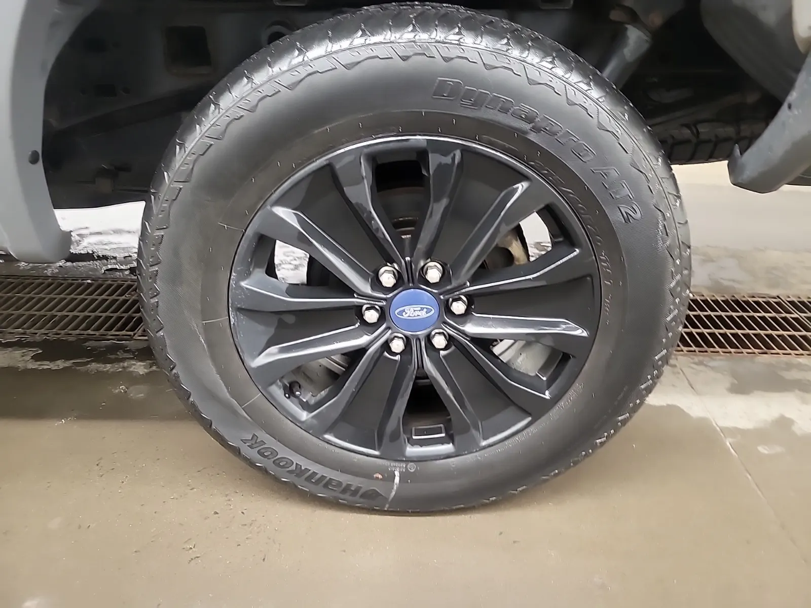 Left Rear Wheel/Tire Photo