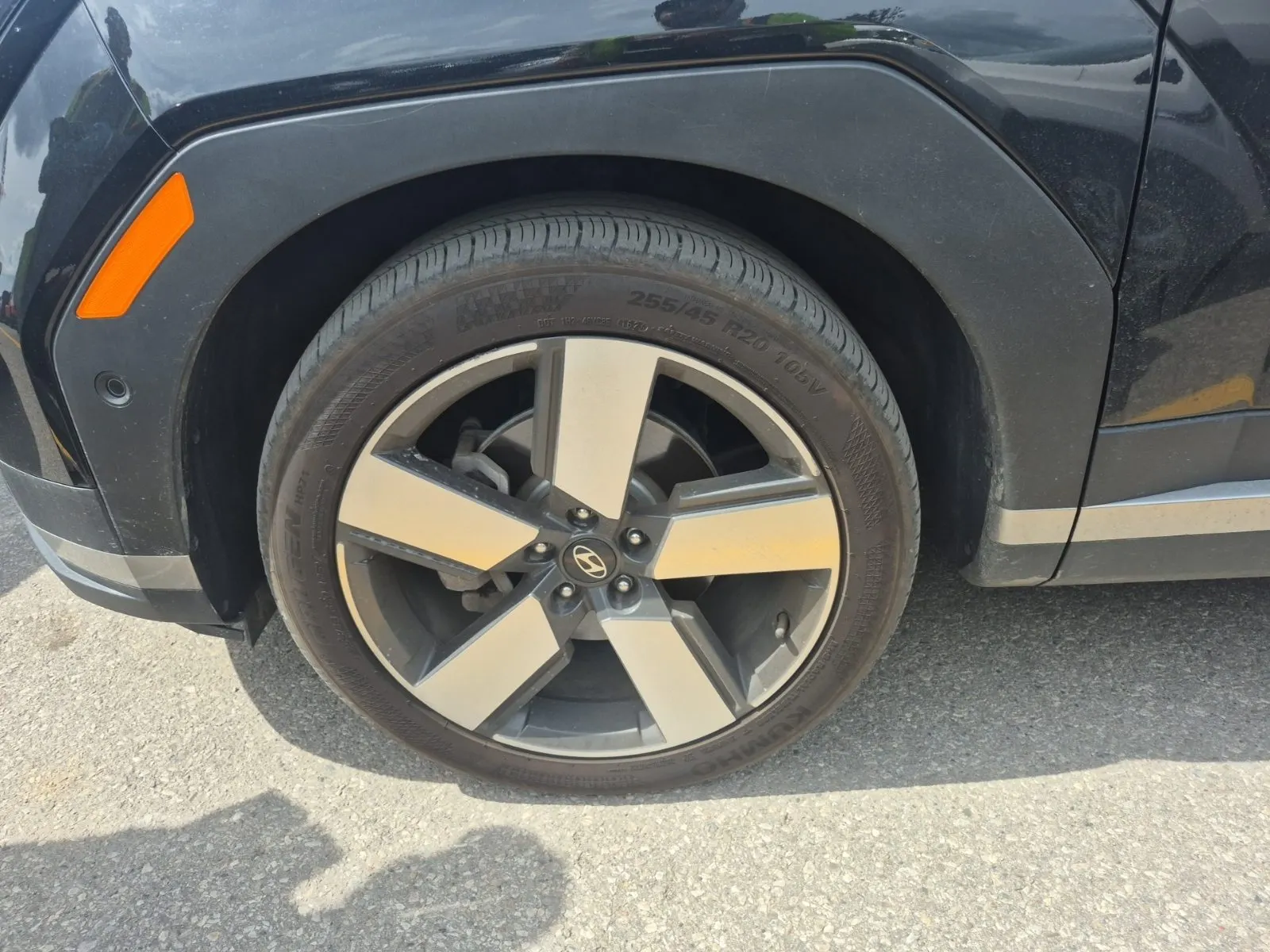 Front driver wheel/tire photo