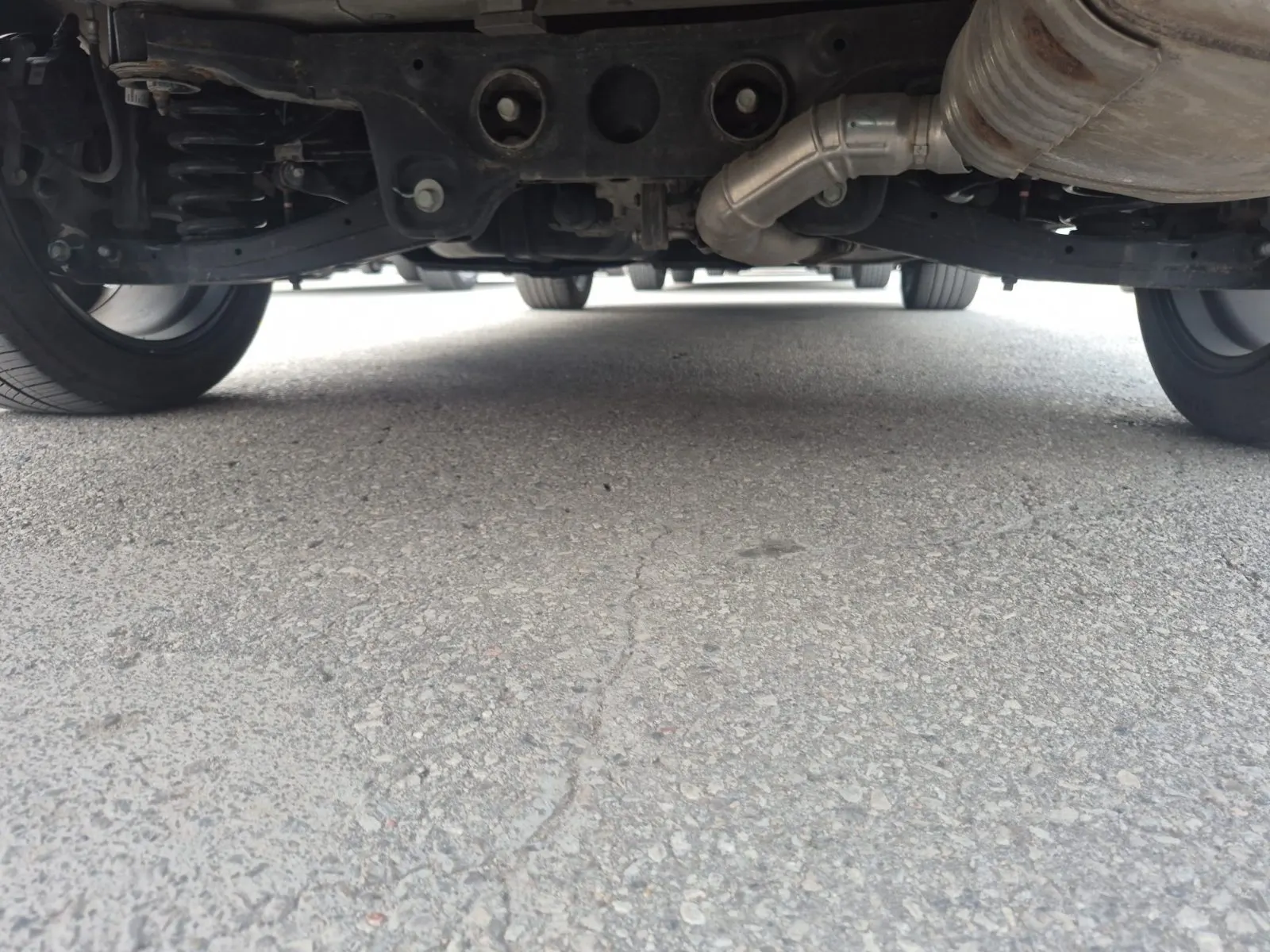 Undercarriage - Rear Photo