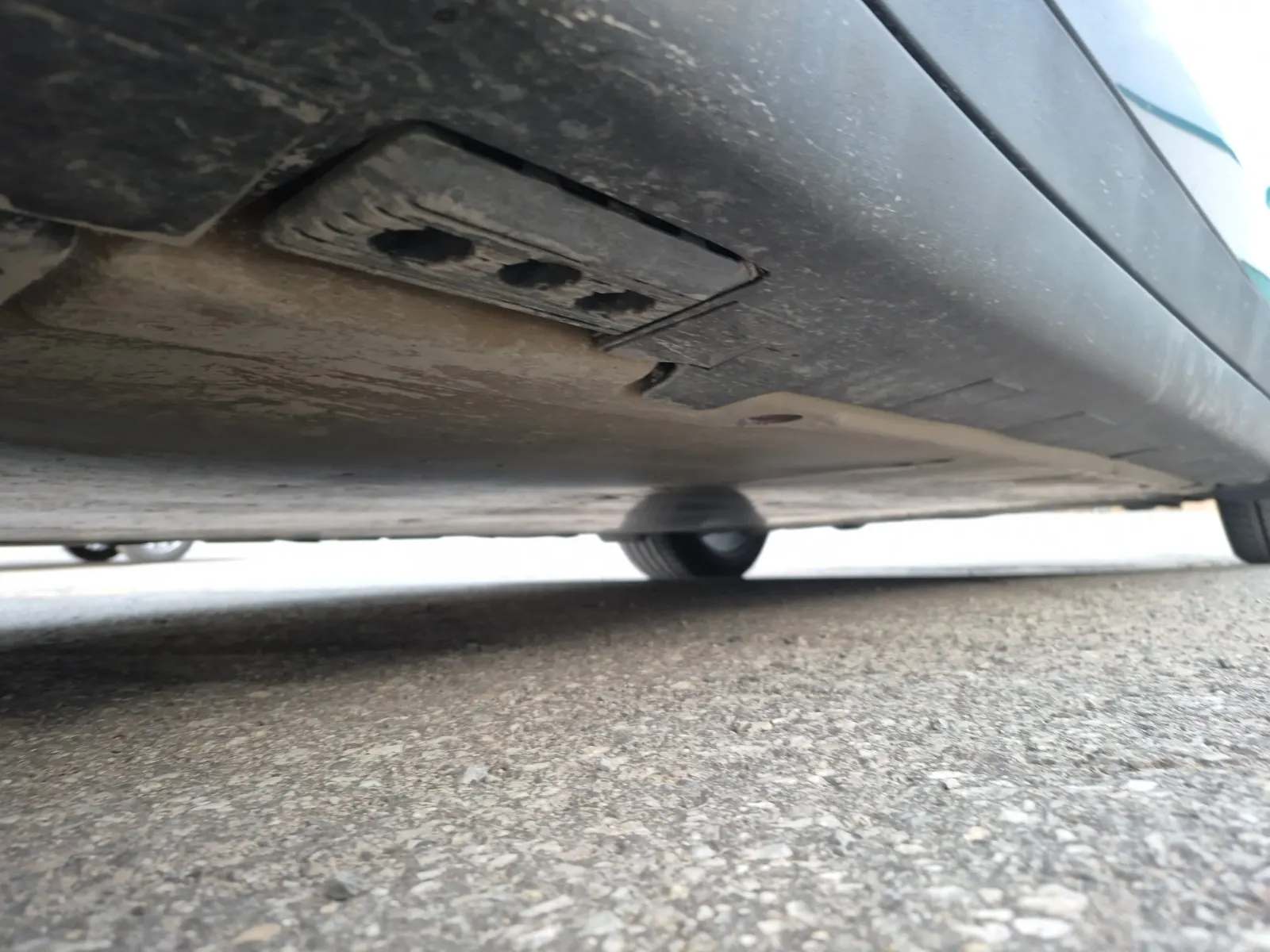 Undercarriage - Driver Photo
