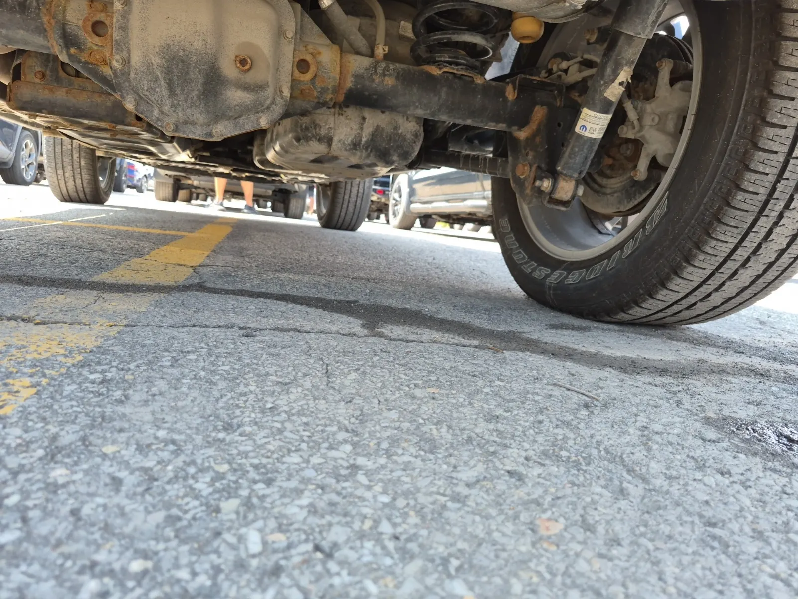 Undercarriage - Rear Photo