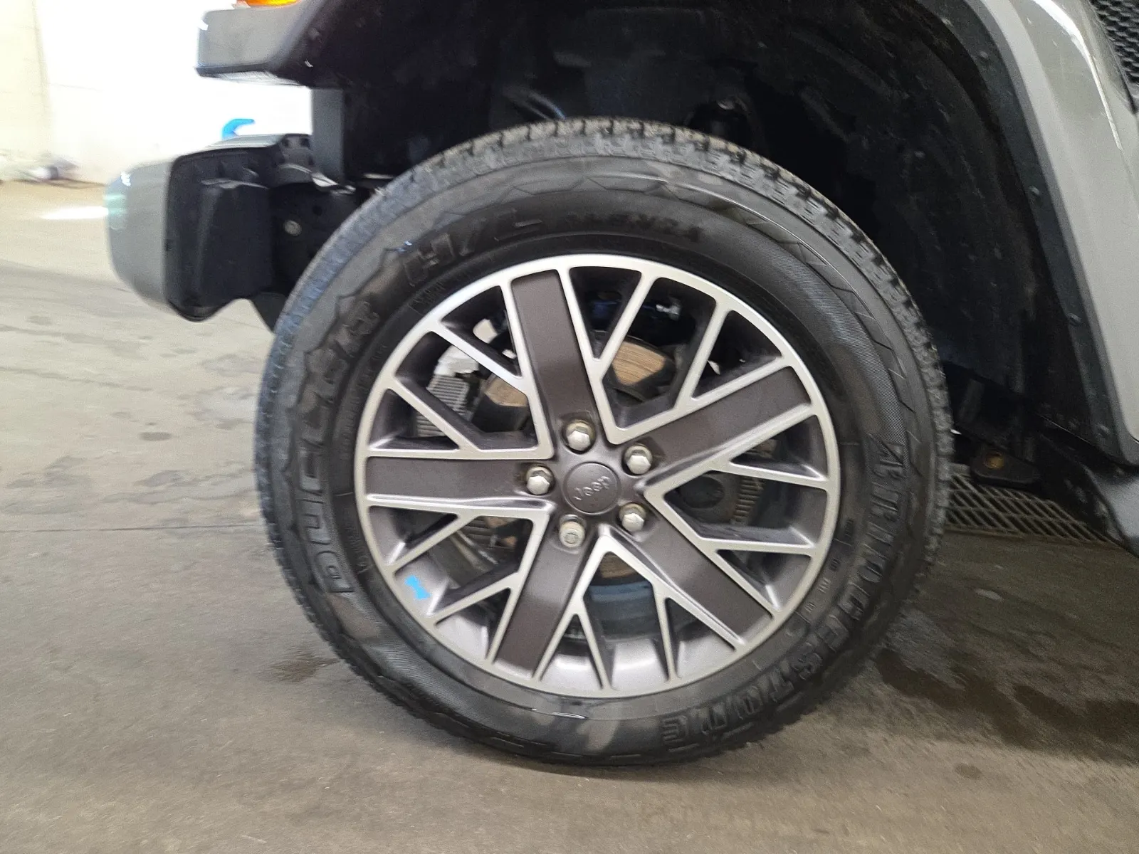 Front driver wheel/tire photo
