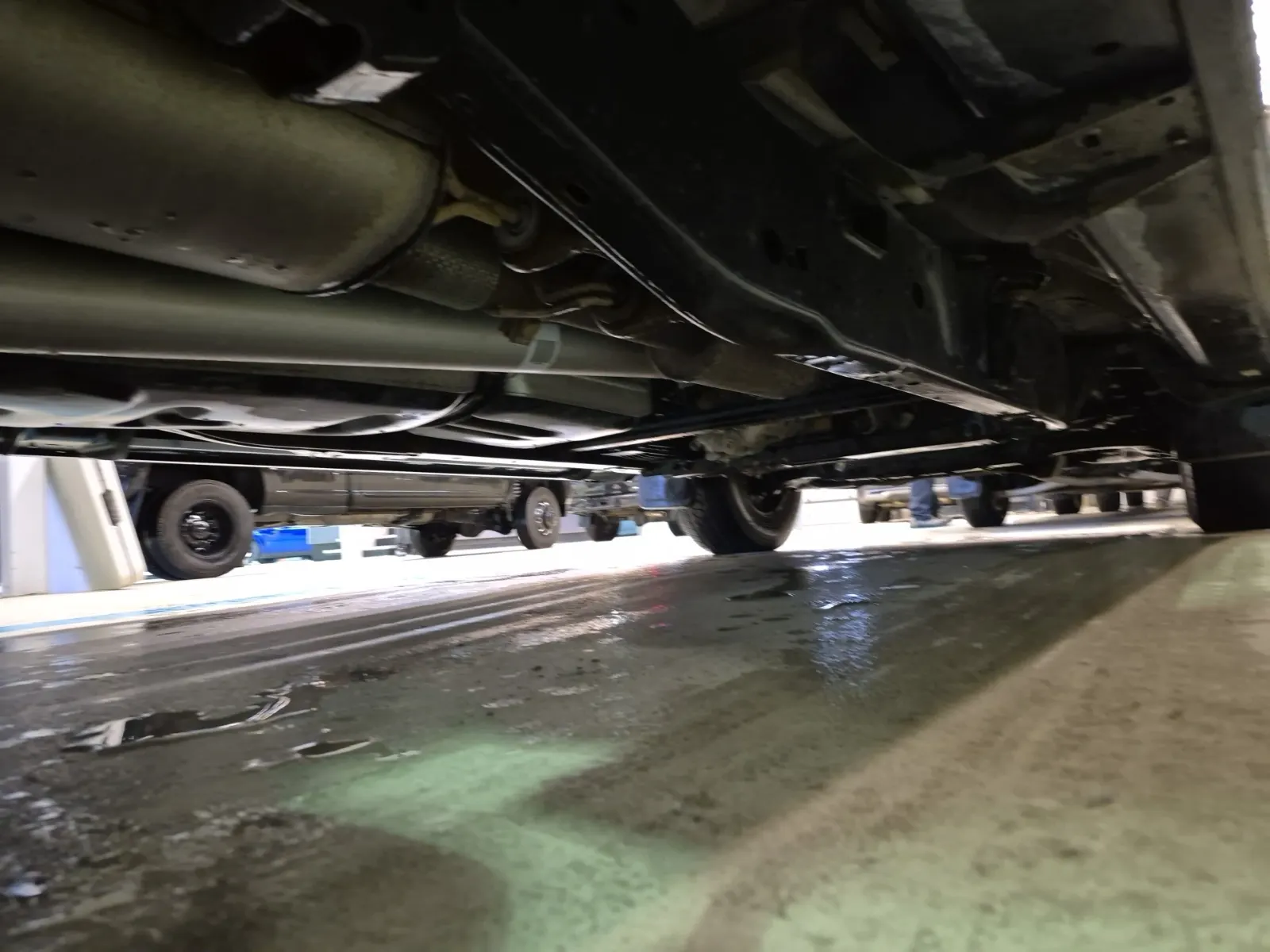 Undercarriage - Passenger Photo