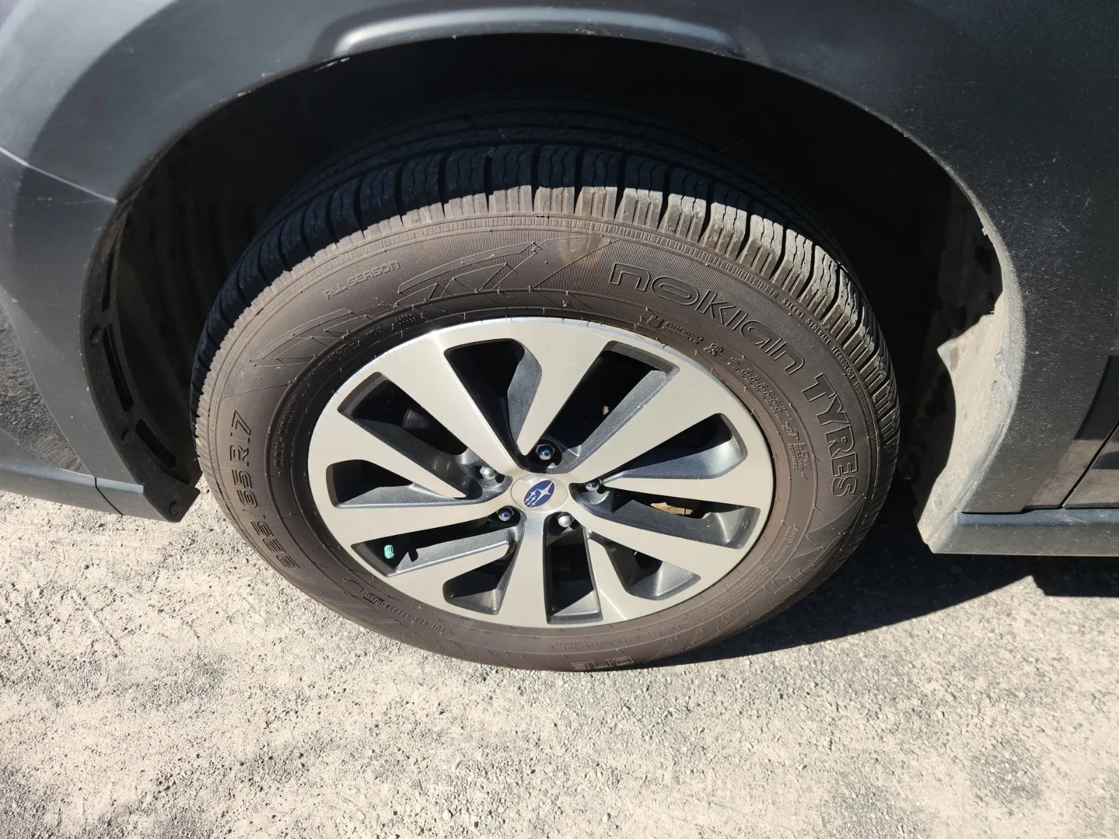 Front driver wheel/tire photo