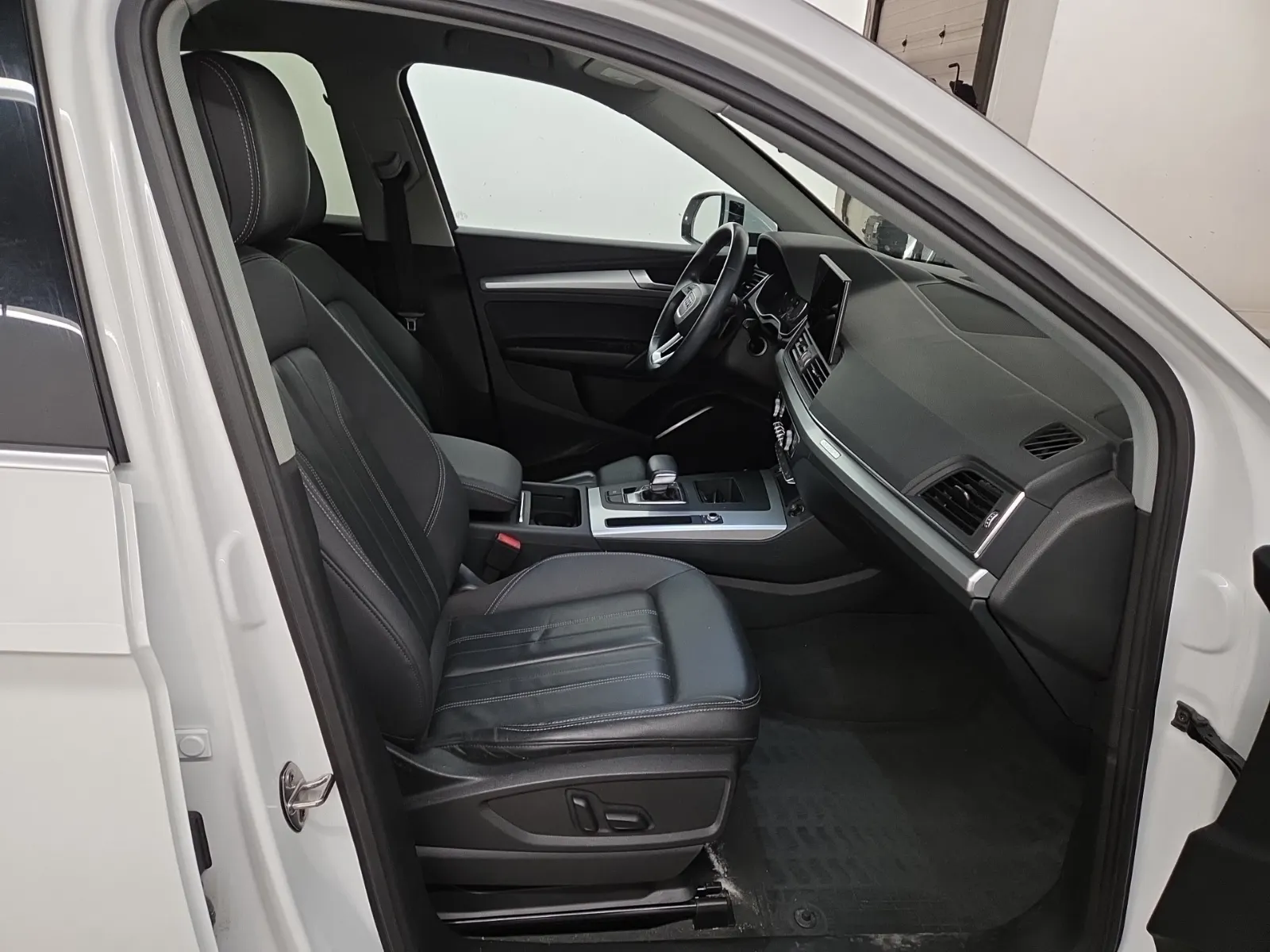 Right Side Interior Photo