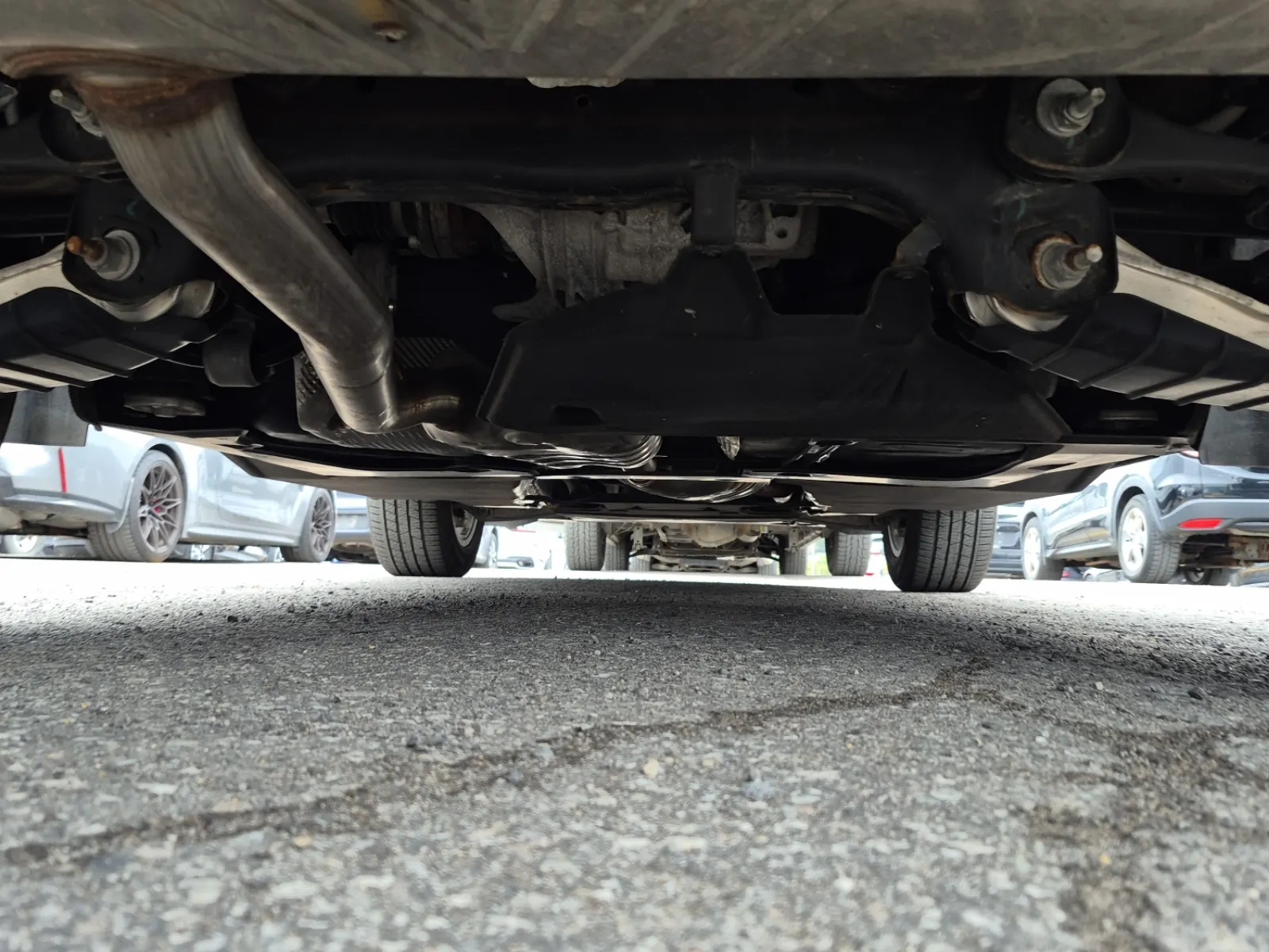 Undercarriage - Rear Photo