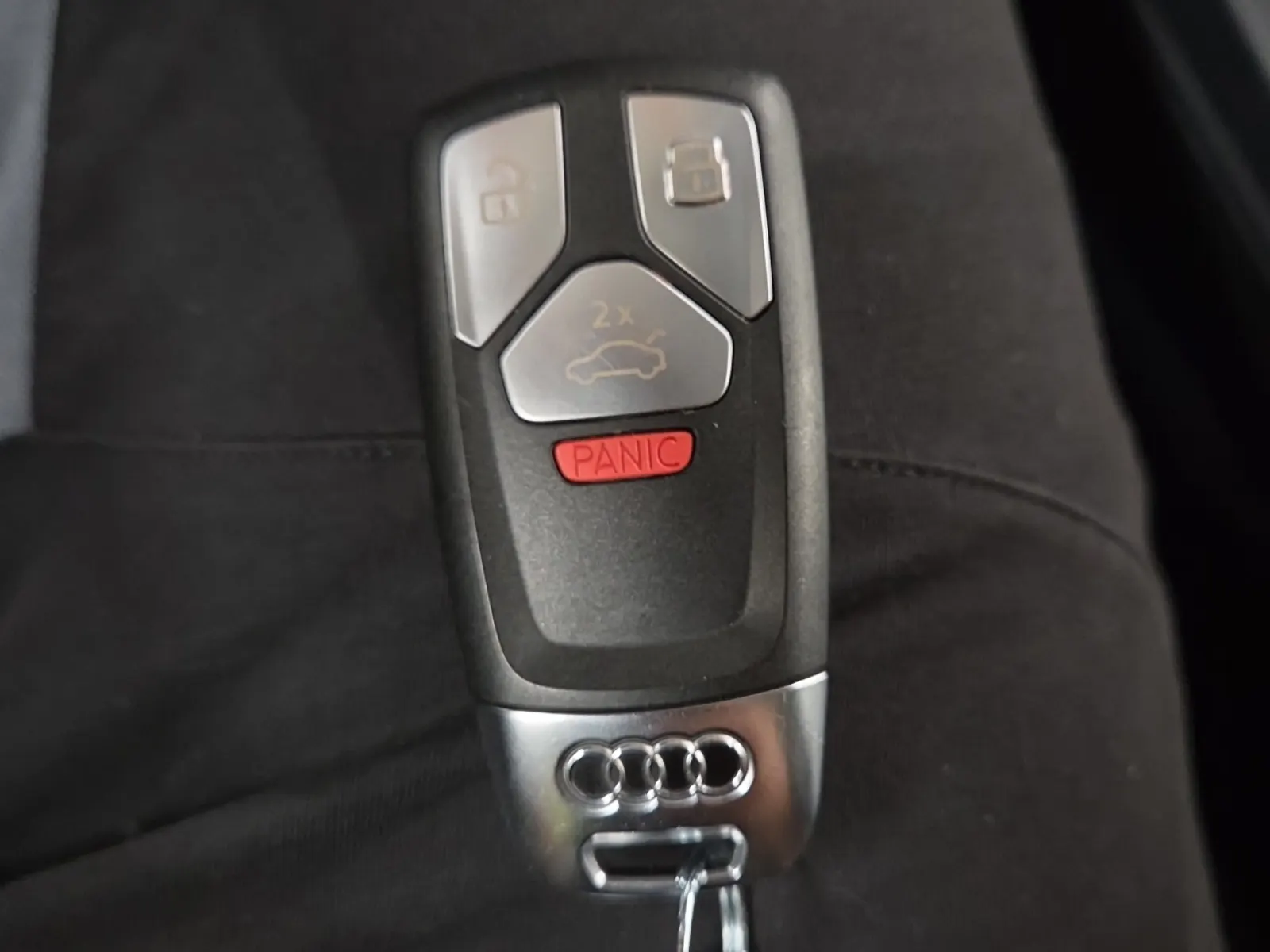 Keys/Fobs/Manual Photo