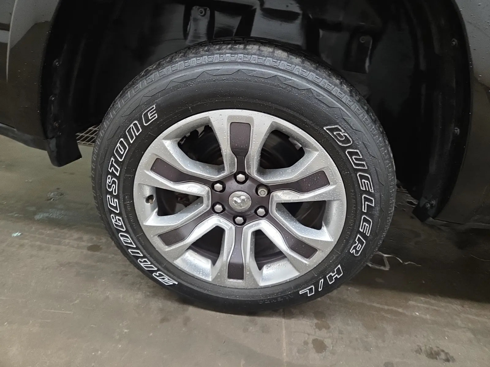 Right Rear Wheel/Tire Photo