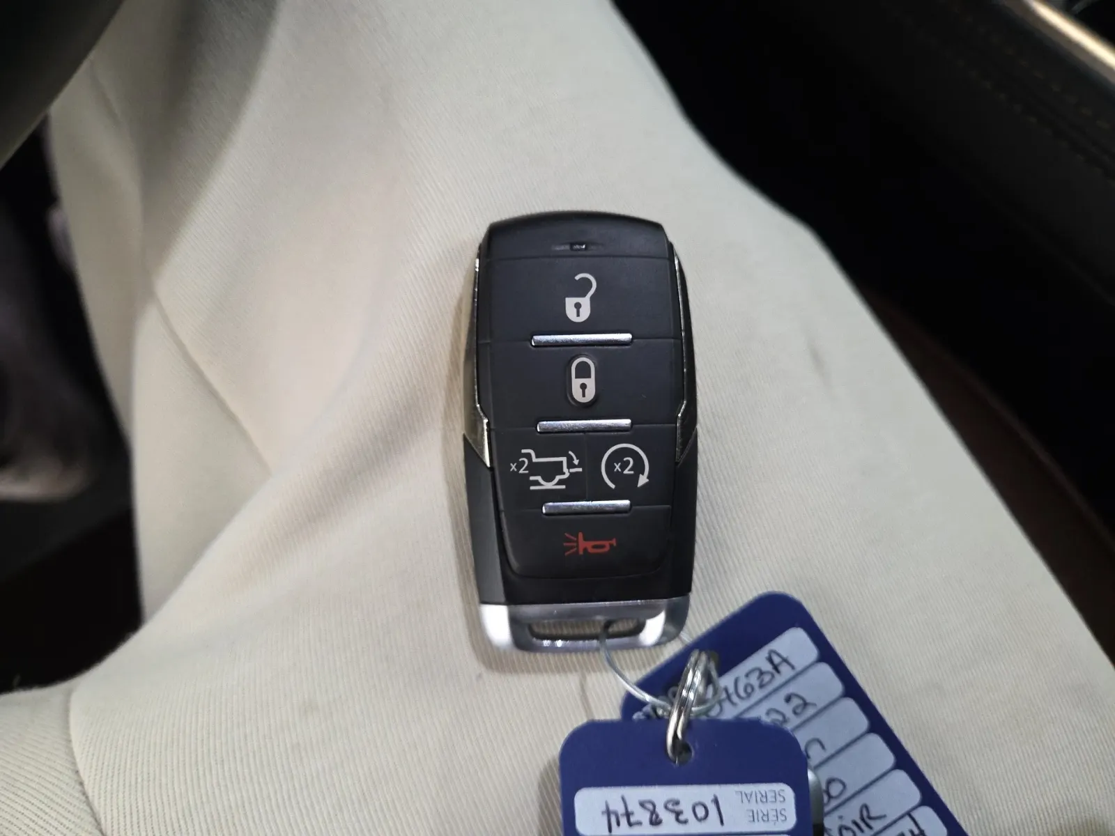 Keys/Fobs/Manual Photo