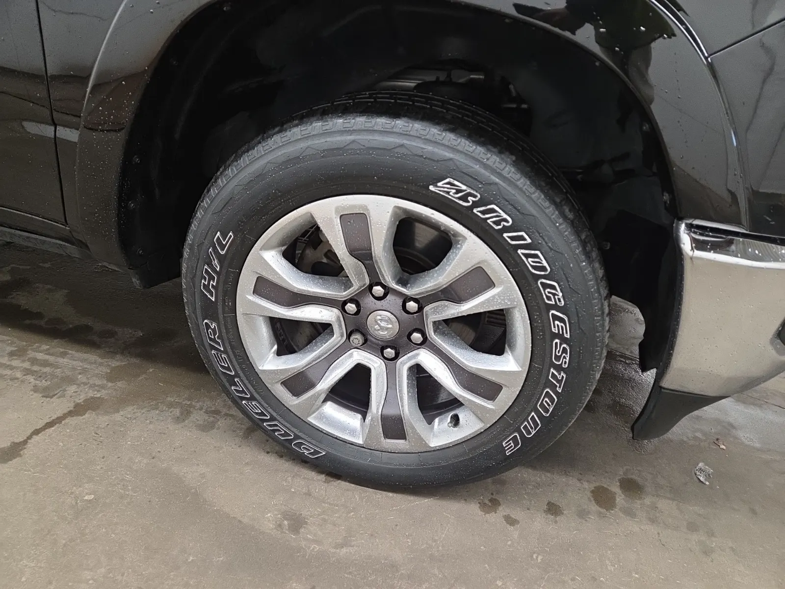 Right Front Wheel/Tire Photo