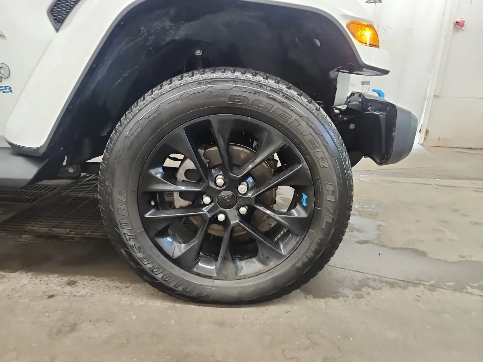 Right Front Wheel/Tire Photo
