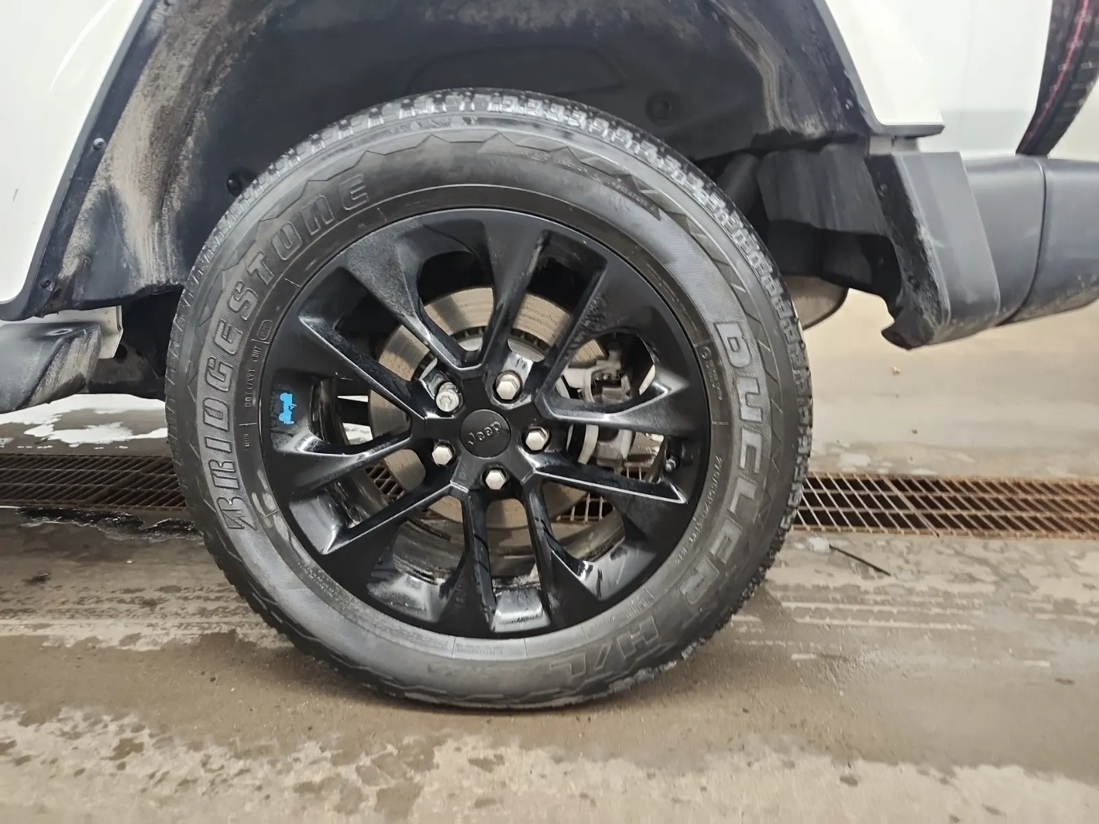 Left Rear Wheel/Tire Photo