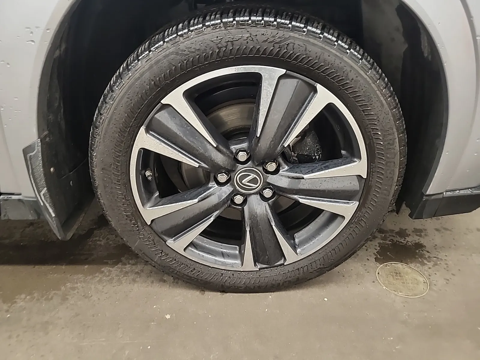 Right Front Wheel/Tire Photo