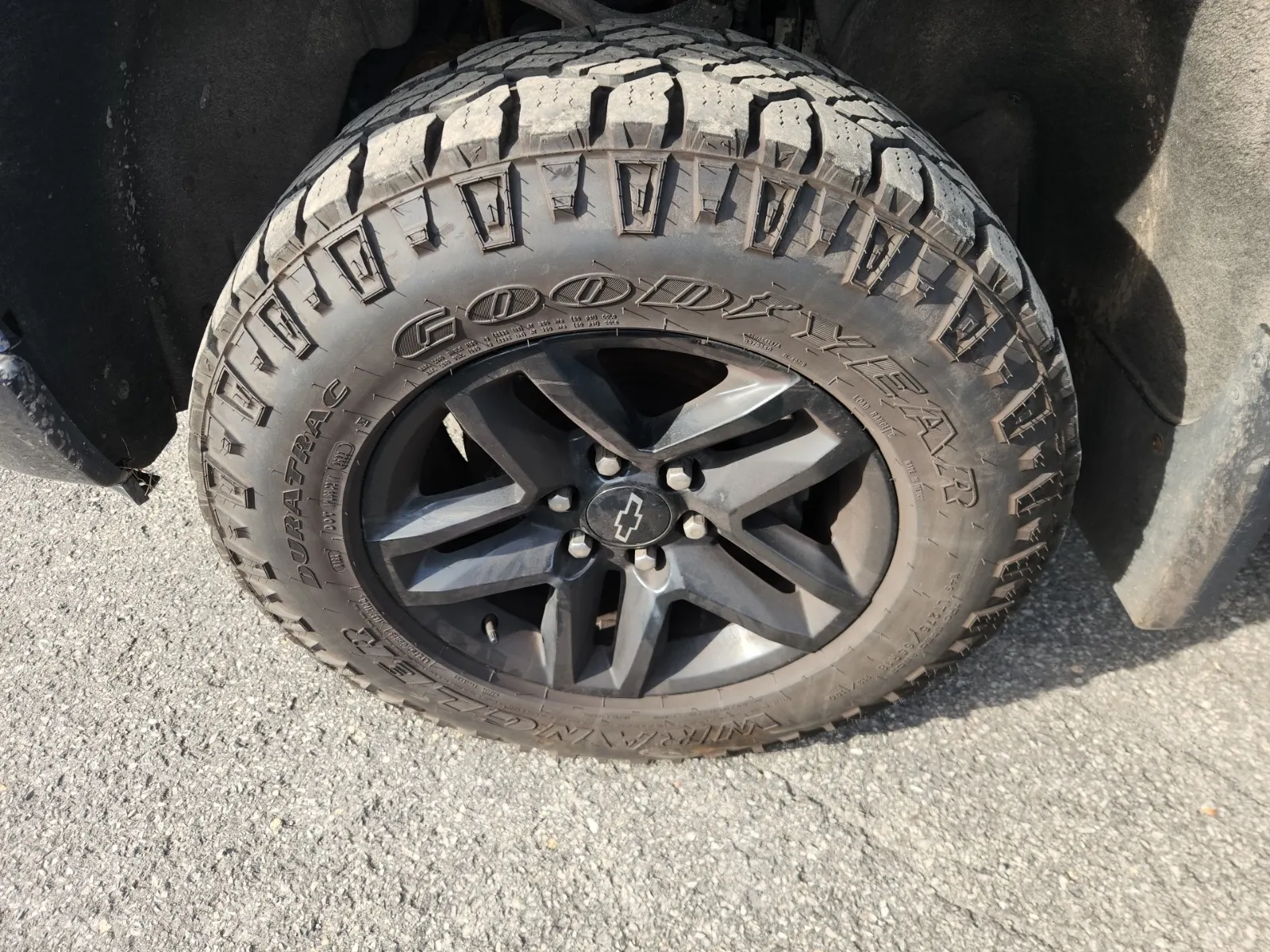 Front driver wheel/tire photo