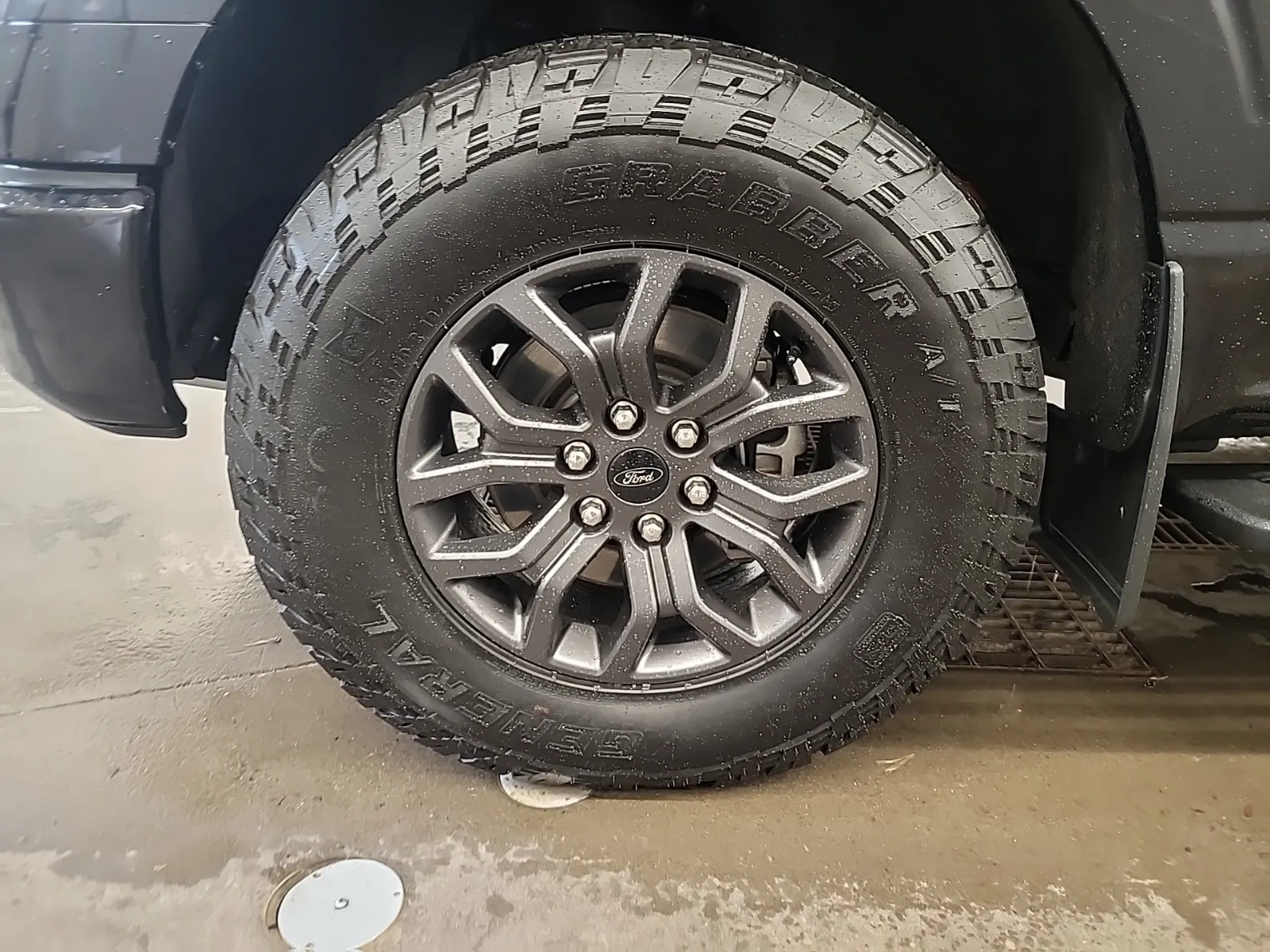 Front driver wheel/tire photo