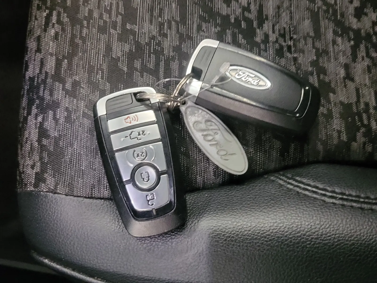 Keys/Fobs/Manual Photo