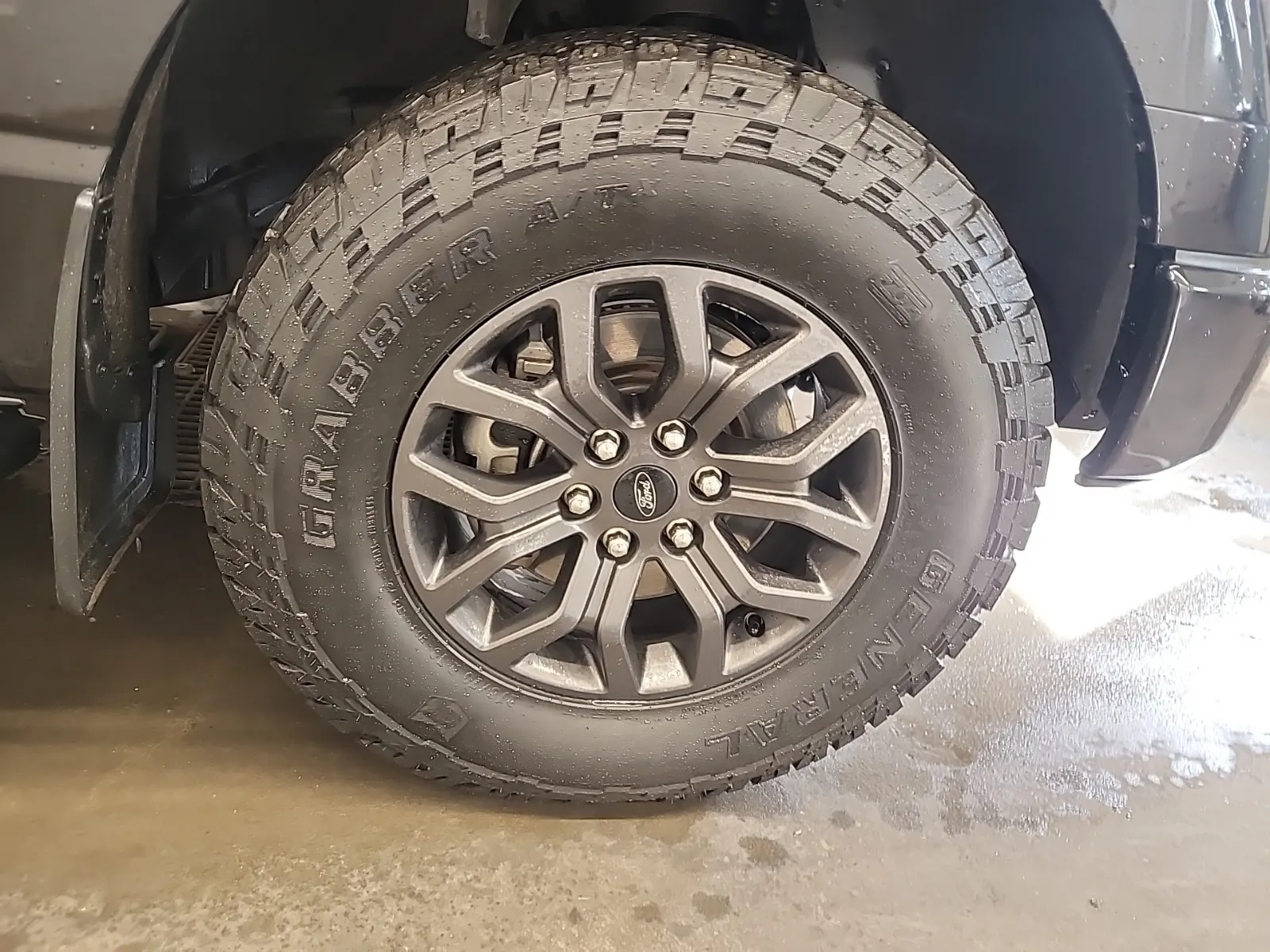 Right Front Wheel/Tire Photo