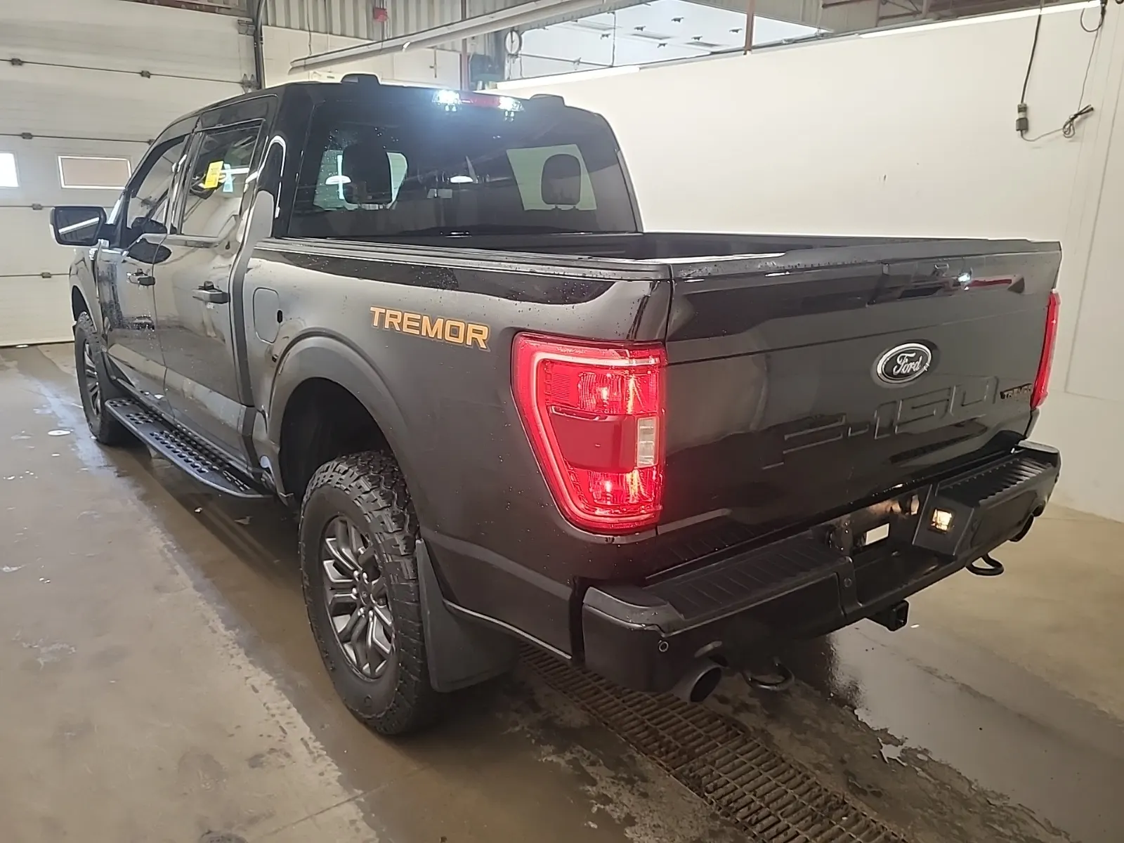 Driver Rear 3/4 Photo