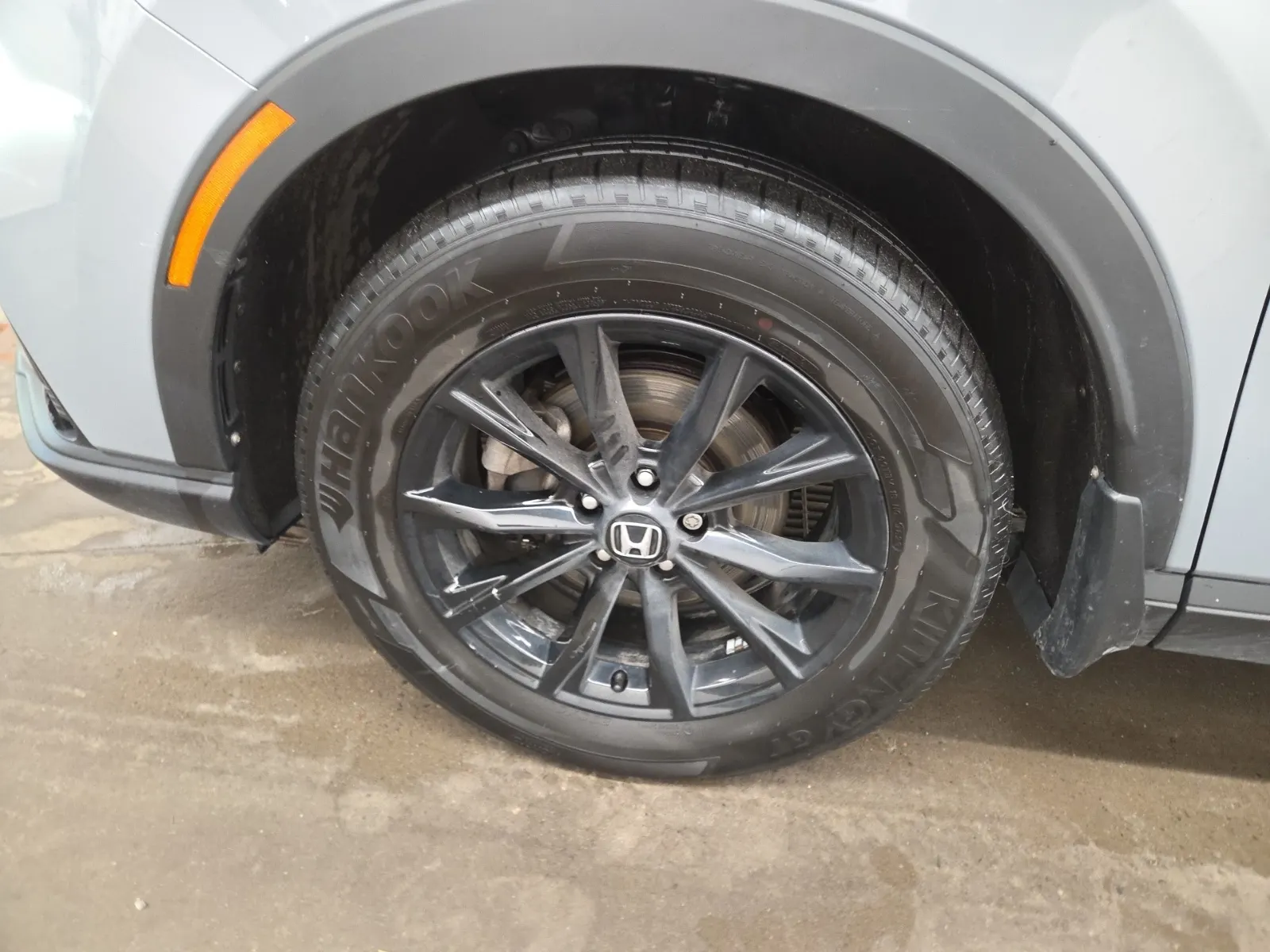 Front driver wheel/tire photo