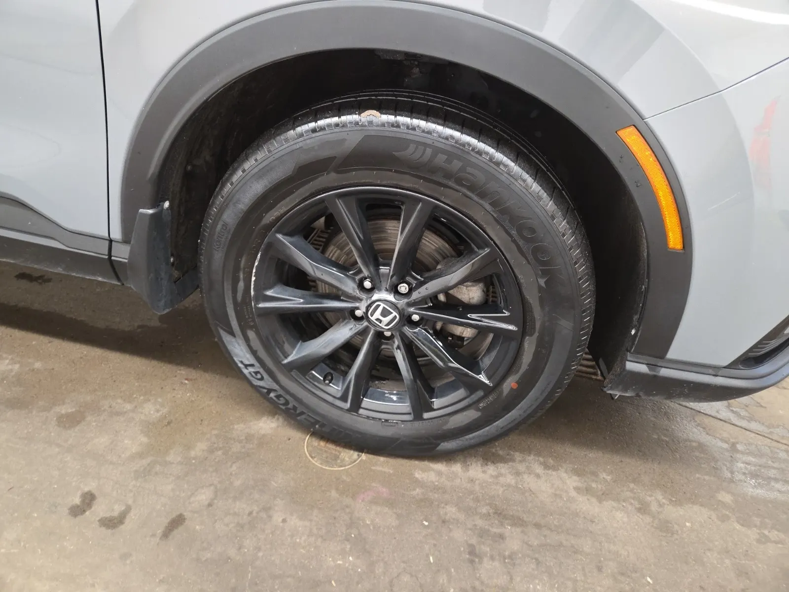 Right Front Wheel/Tire Photo